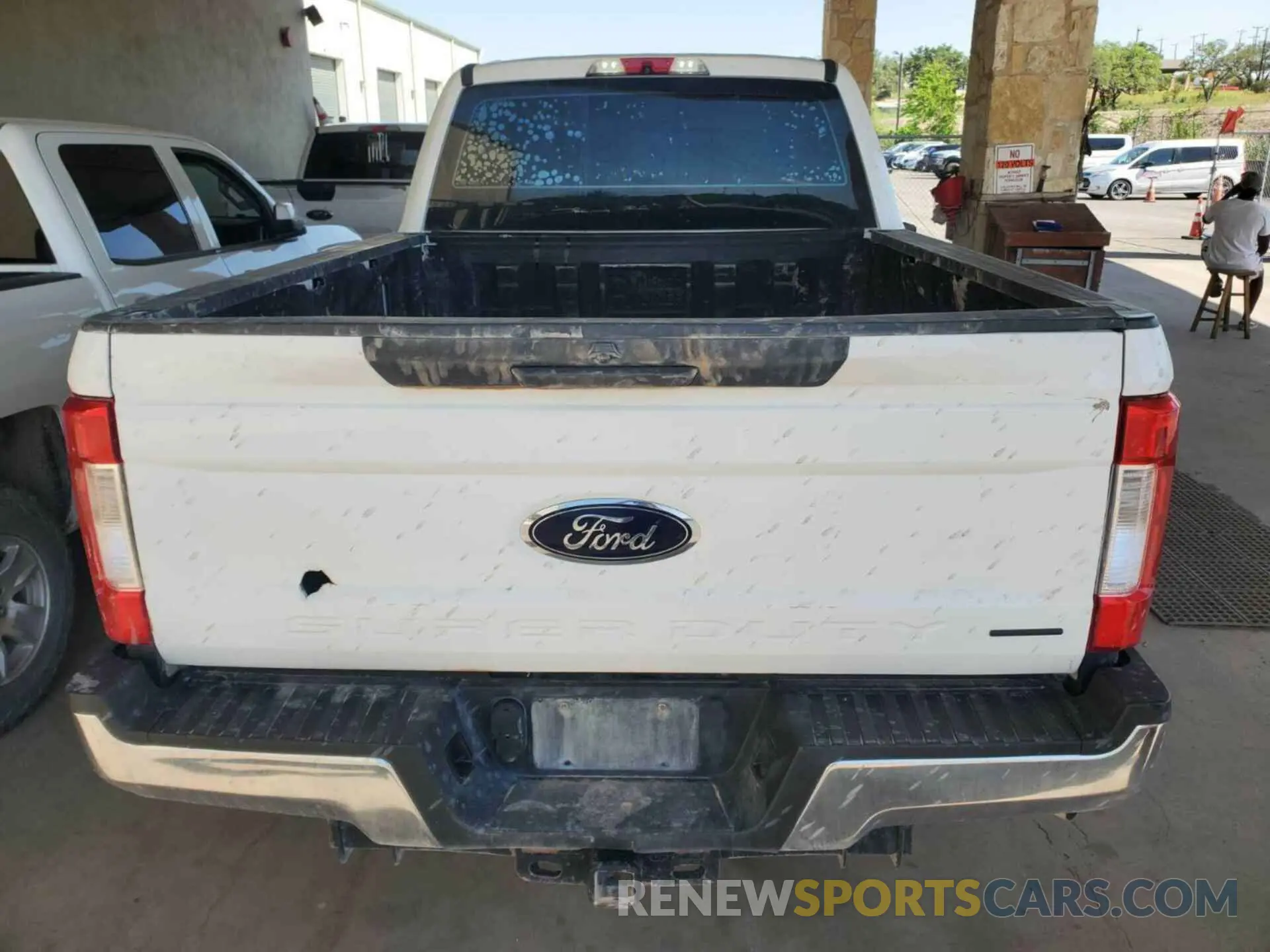 24 Photograph of a damaged car 1FT7W2B60KED86533 FORD F-250 2019