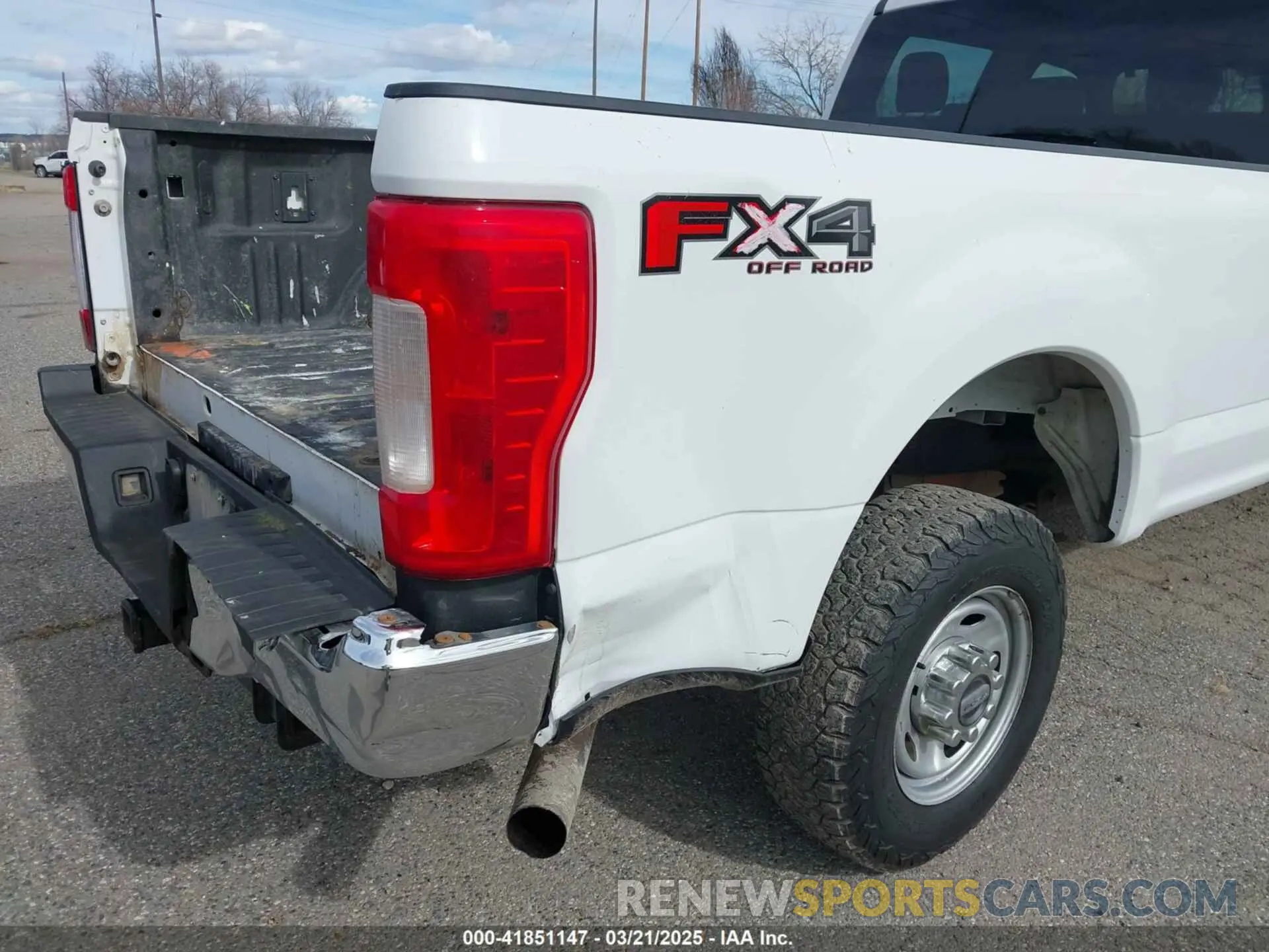 17 Photograph of a damaged car 1FT7W2B60KEF78955 FORD F-250 2019