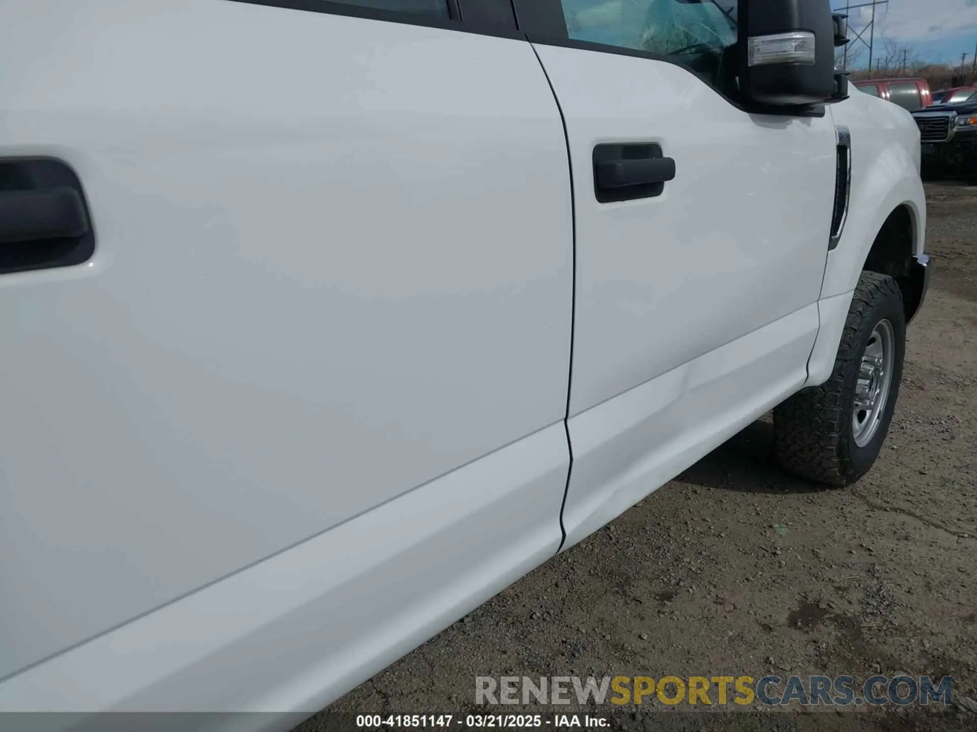 18 Photograph of a damaged car 1FT7W2B60KEF78955 FORD F-250 2019