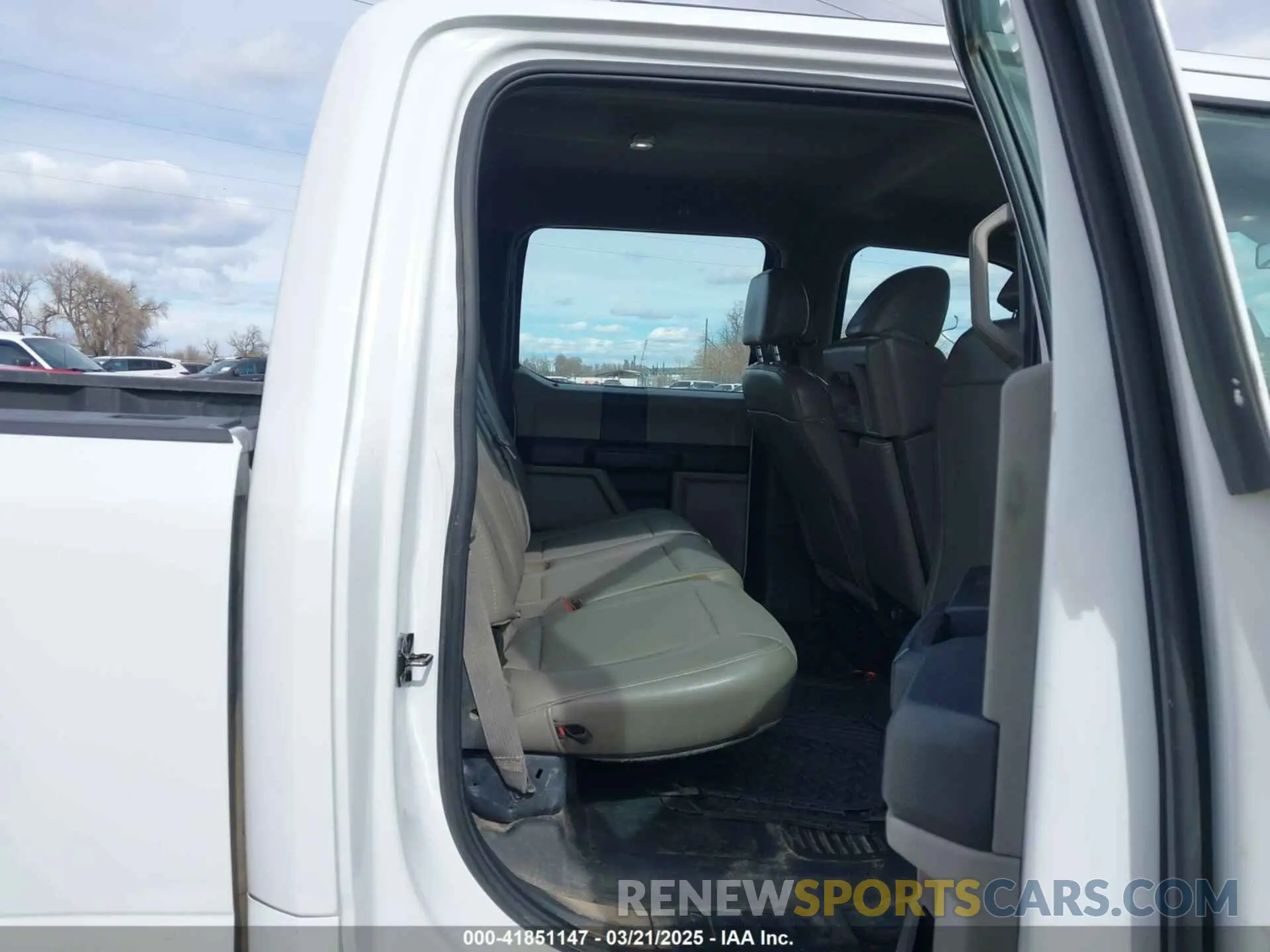 8 Photograph of a damaged car 1FT7W2B60KEF78955 FORD F-250 2019