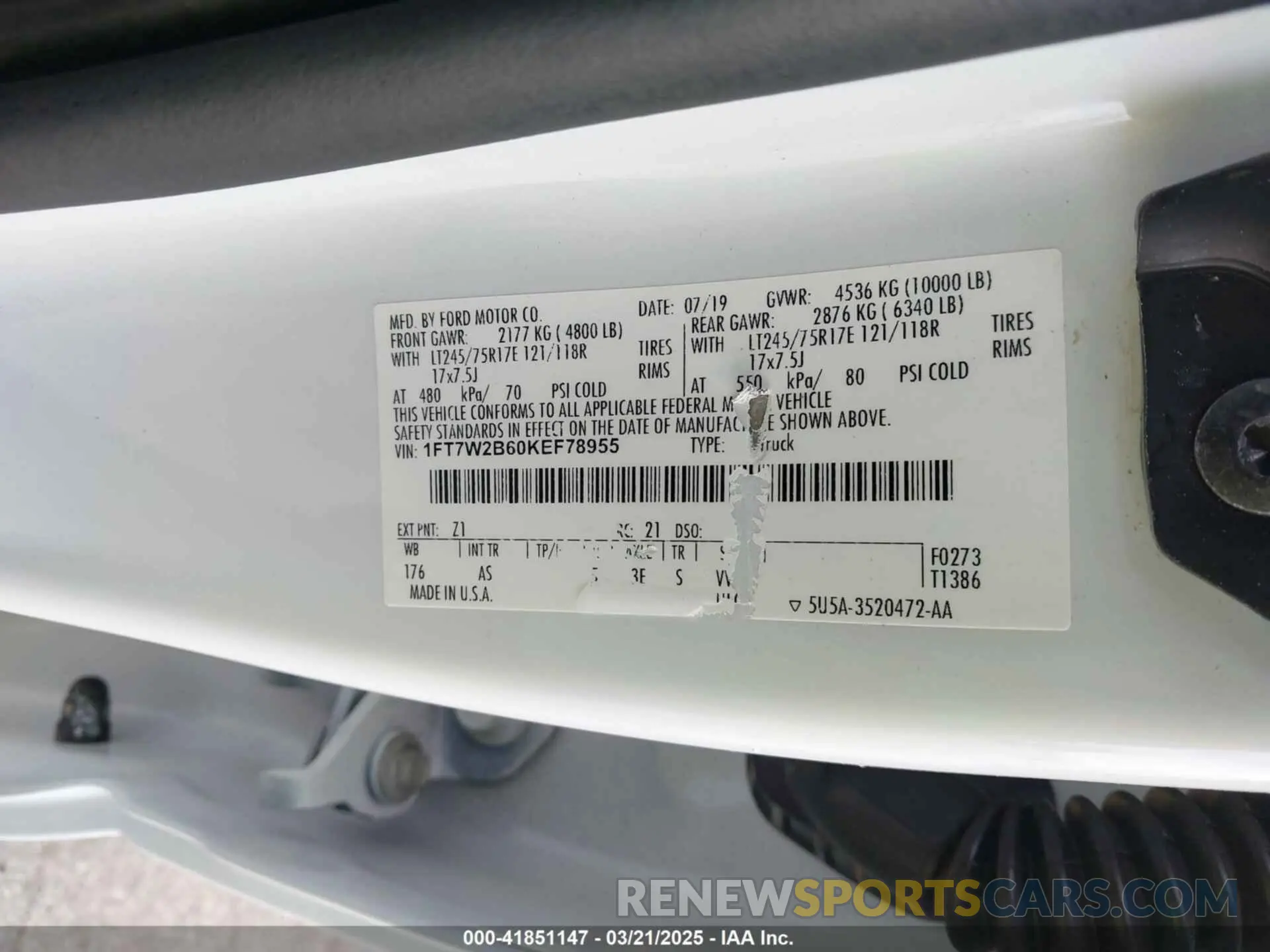 9 Photograph of a damaged car 1FT7W2B60KEF78955 FORD F-250 2019