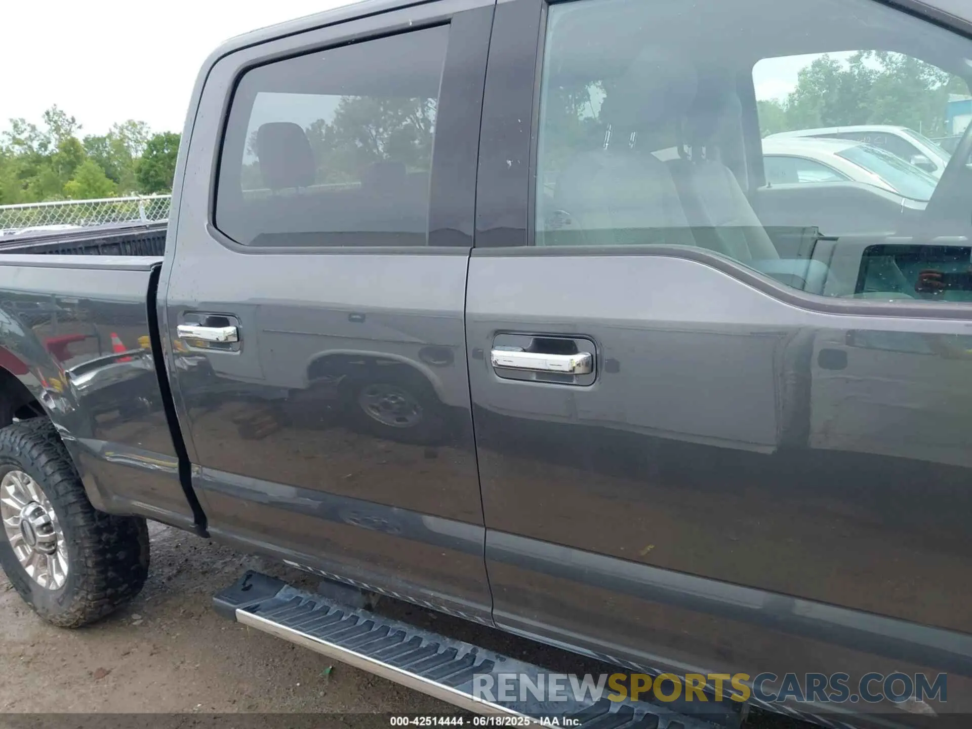 14 Photograph of a damaged car 1FT7W2B62KEG36595 FORD F-250 2019