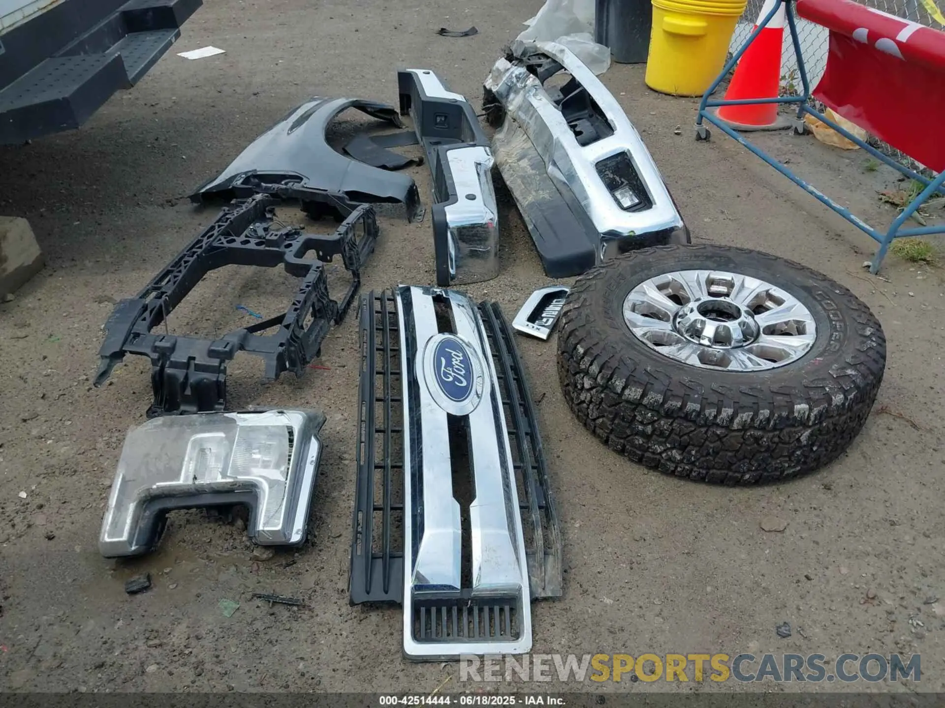 18 Photograph of a damaged car 1FT7W2B62KEG36595 FORD F-250 2019