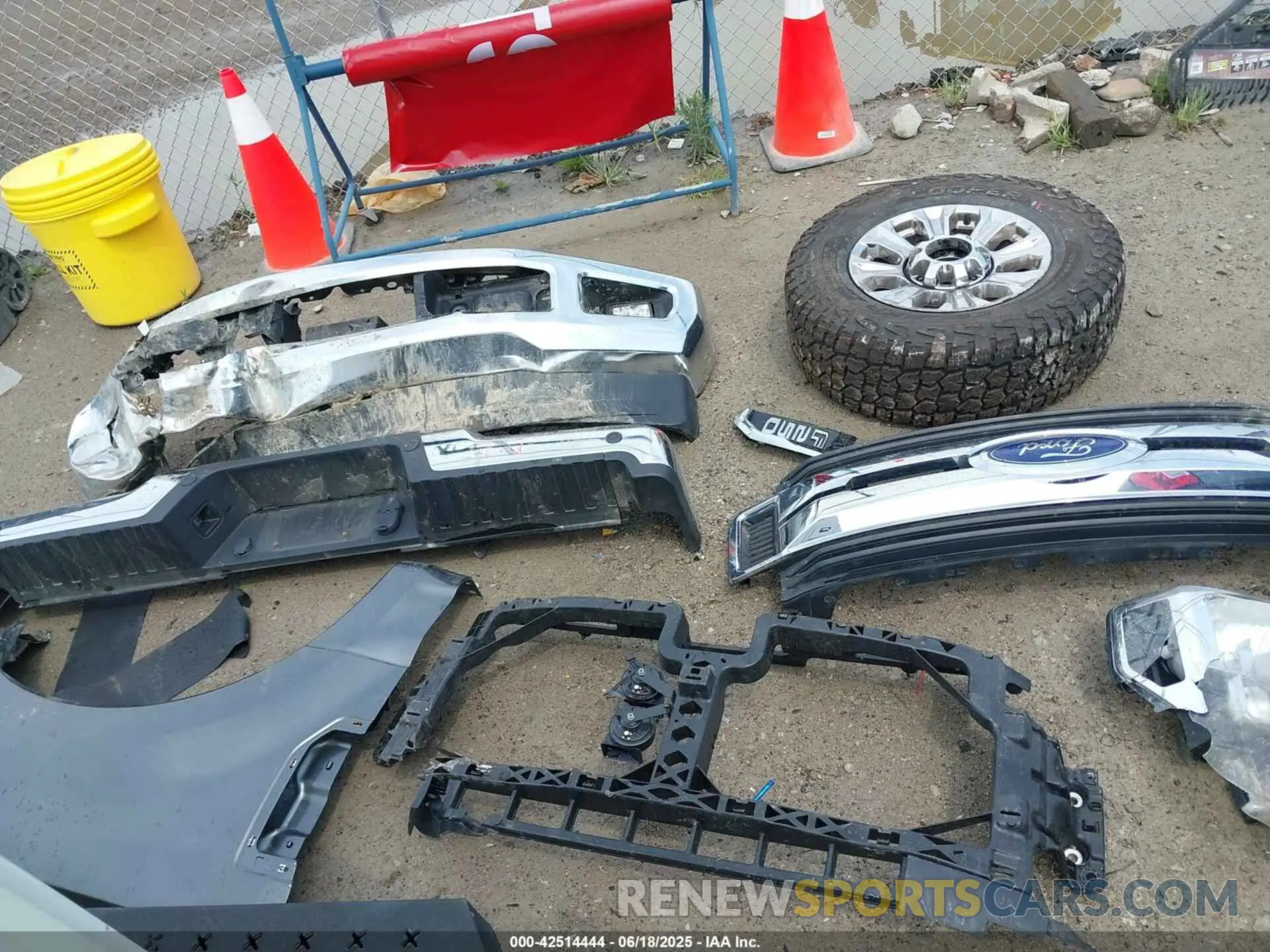 19 Photograph of a damaged car 1FT7W2B62KEG36595 FORD F-250 2019