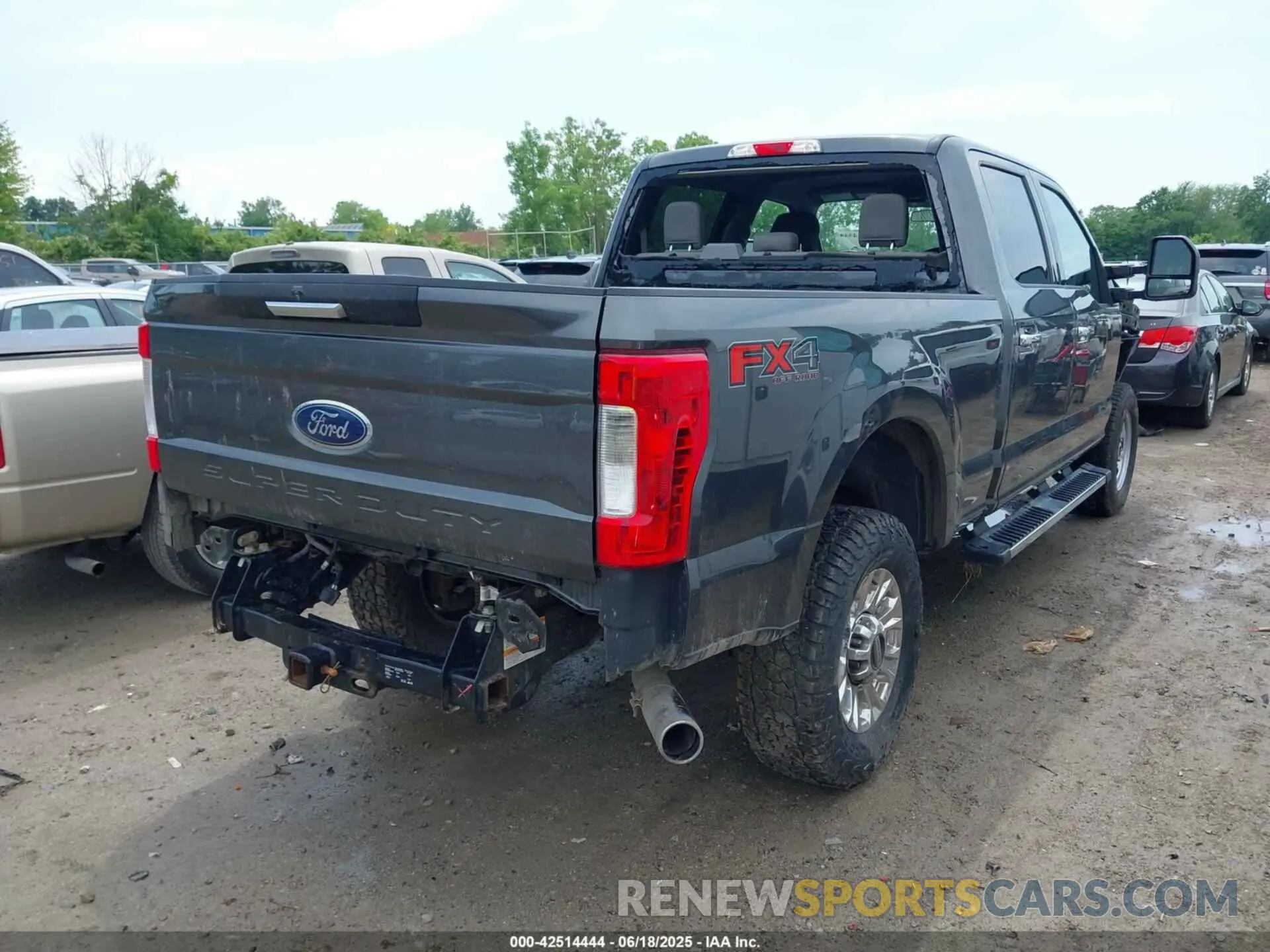 4 Photograph of a damaged car 1FT7W2B62KEG36595 FORD F-250 2019
