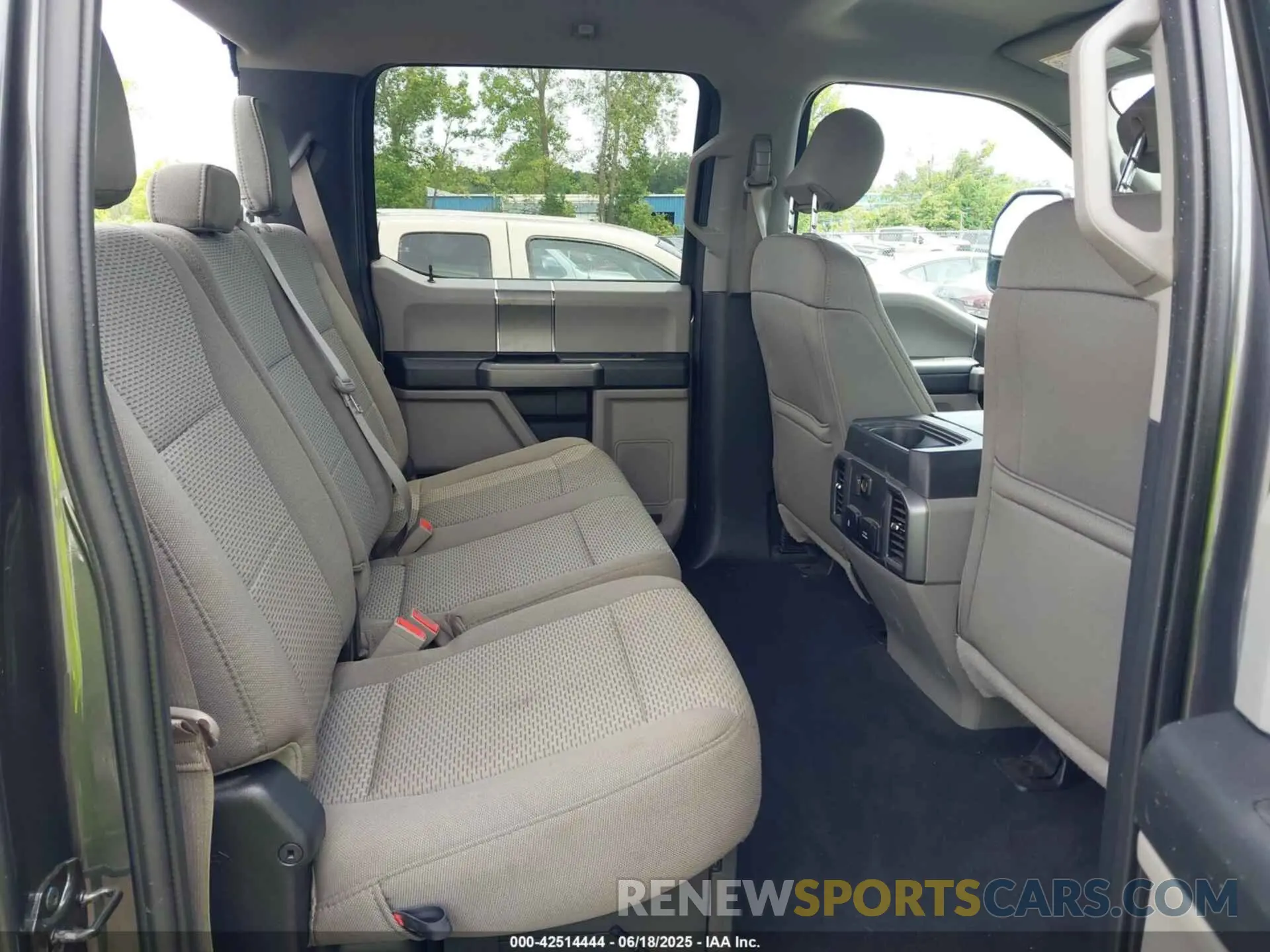 8 Photograph of a damaged car 1FT7W2B62KEG36595 FORD F-250 2019