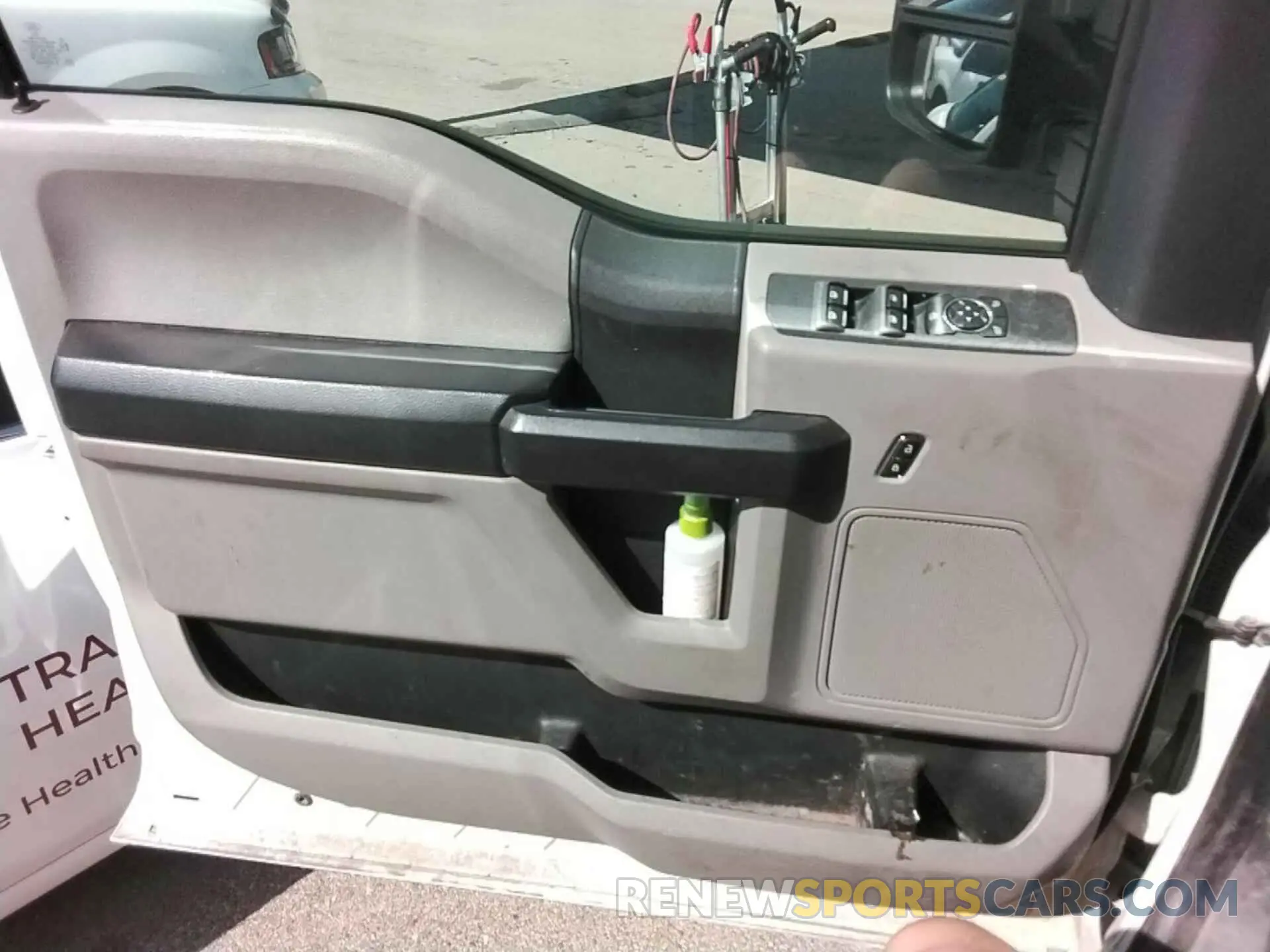 16 Photograph of a damaged car 1FT7W2B66KED04370 FORD F-250 2019