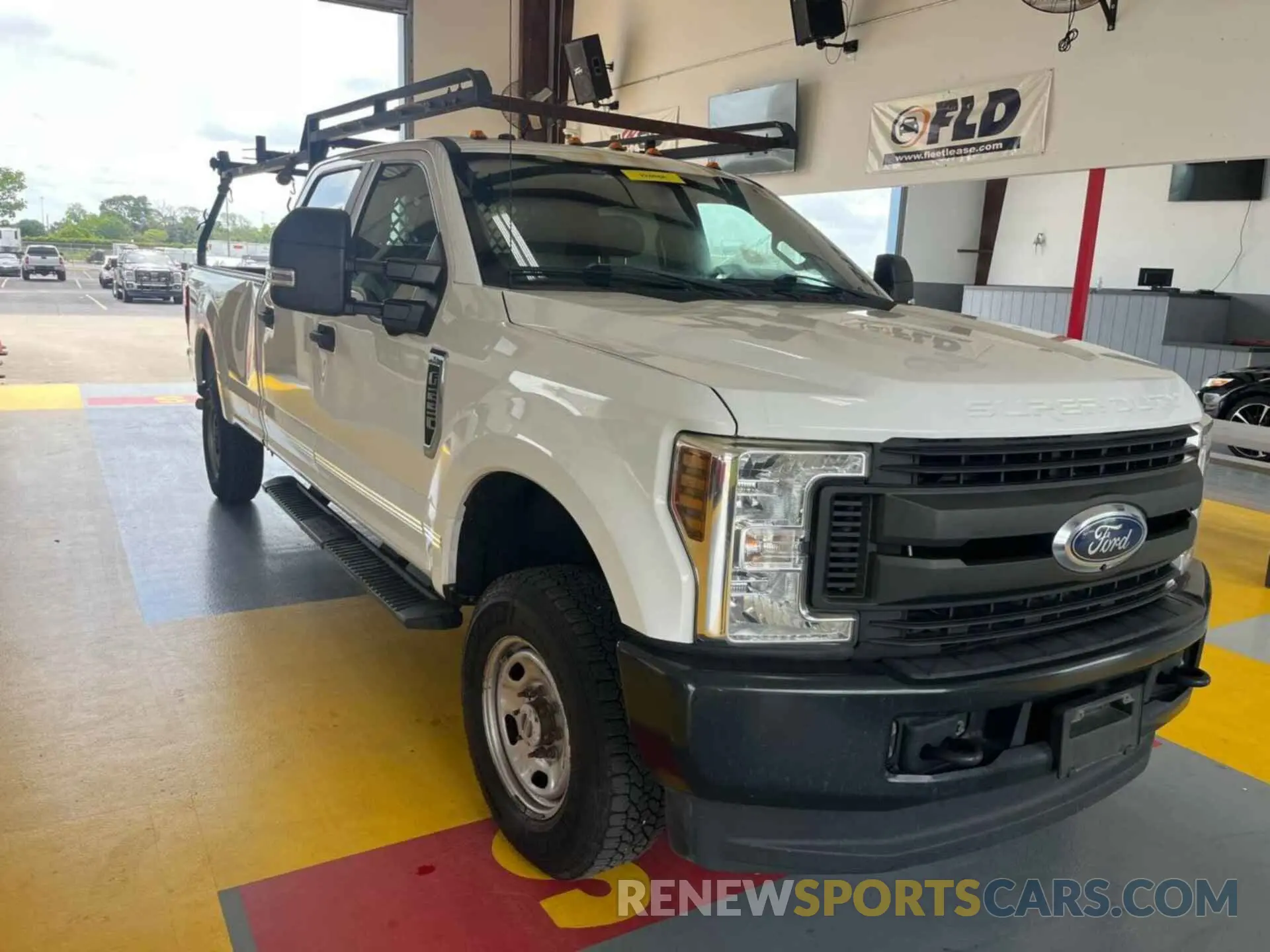 18 Photograph of a damaged car 1FT7W2B66KED04370 FORD F-250 2019
