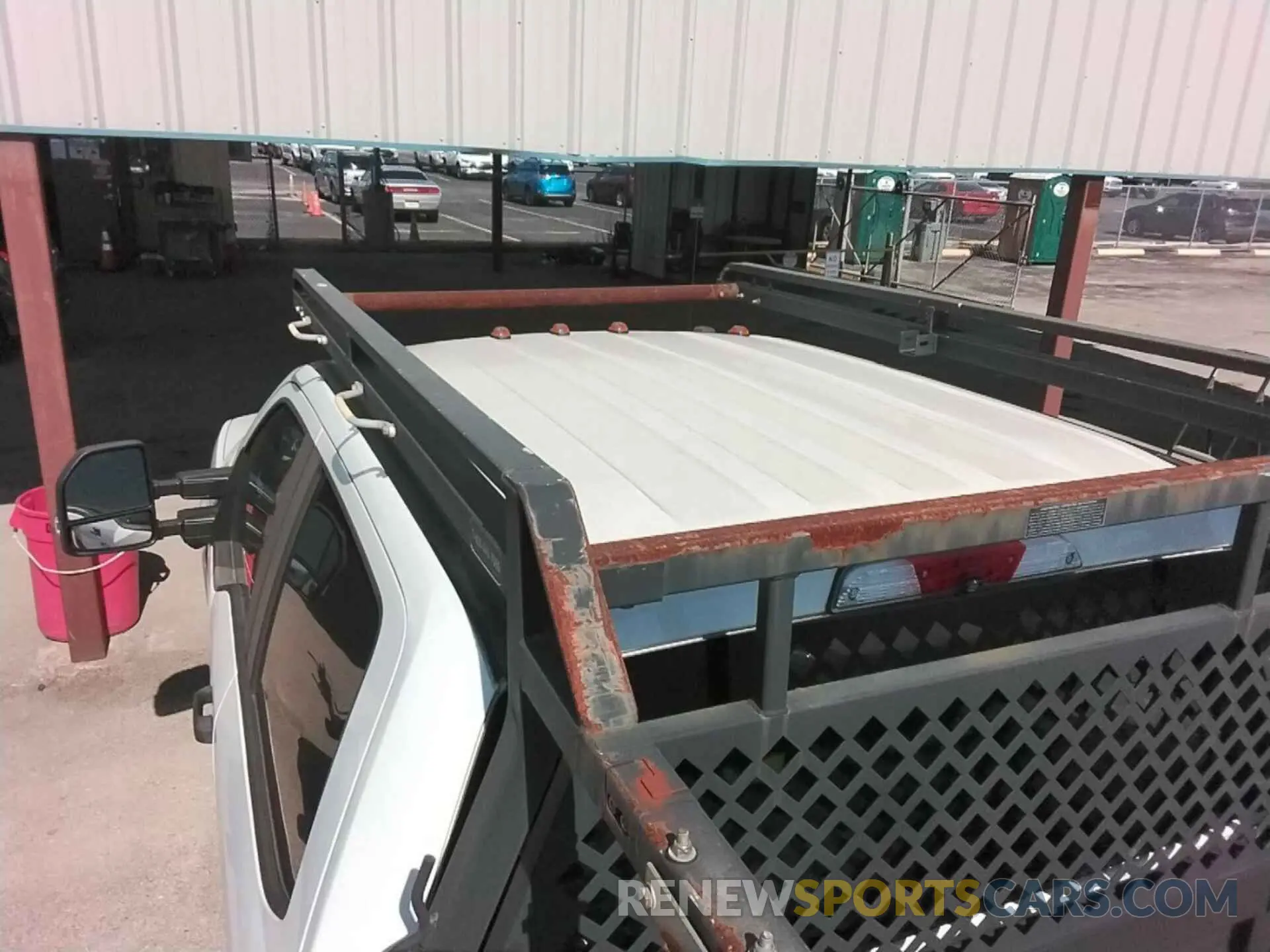 19 Photograph of a damaged car 1FT7W2B66KED04370 FORD F-250 2019