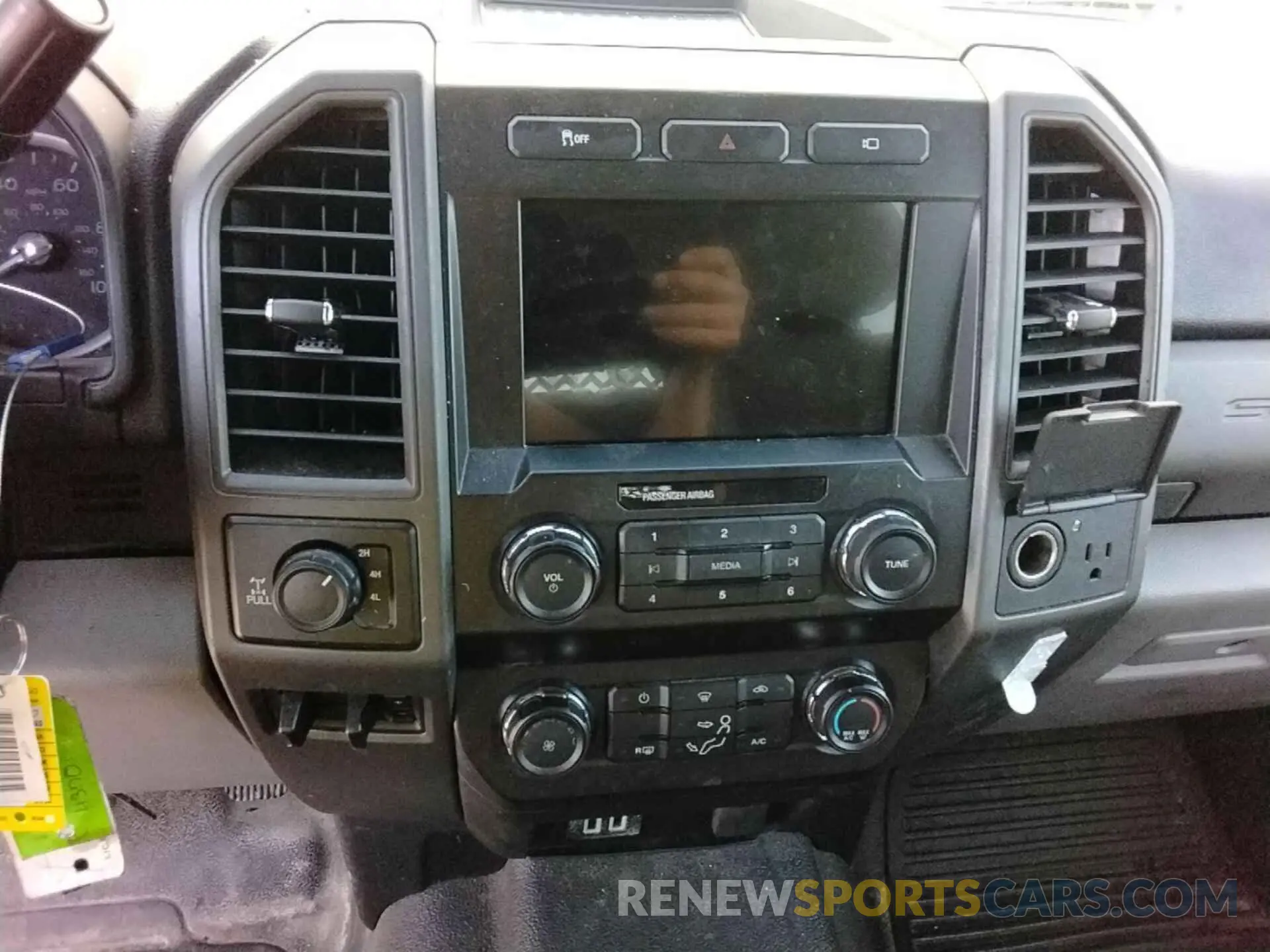 9 Photograph of a damaged car 1FT7W2B66KED04370 FORD F-250 2019