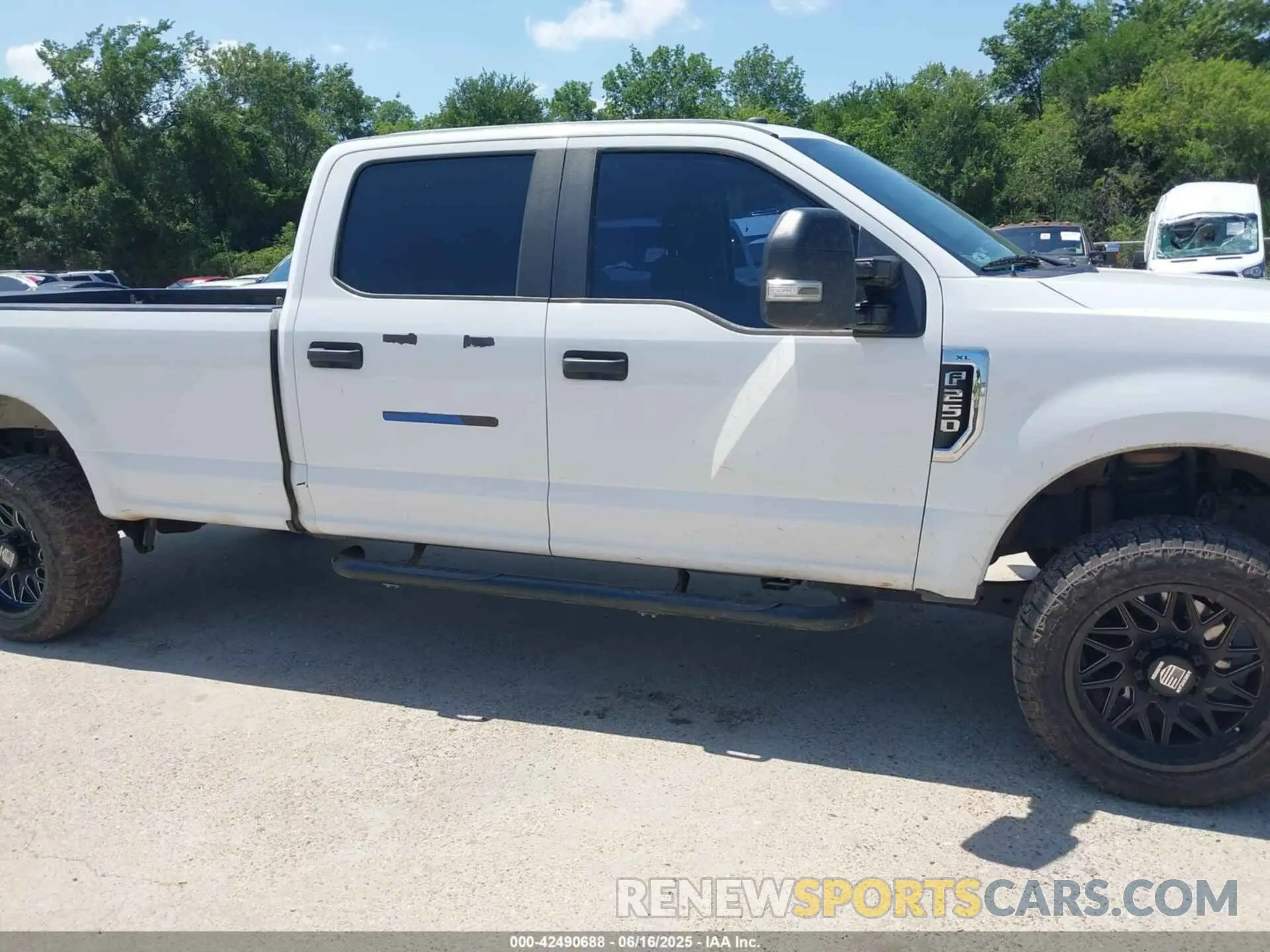 13 Photograph of a damaged car 1FT7W2B67KEG72329 FORD F-250 2019