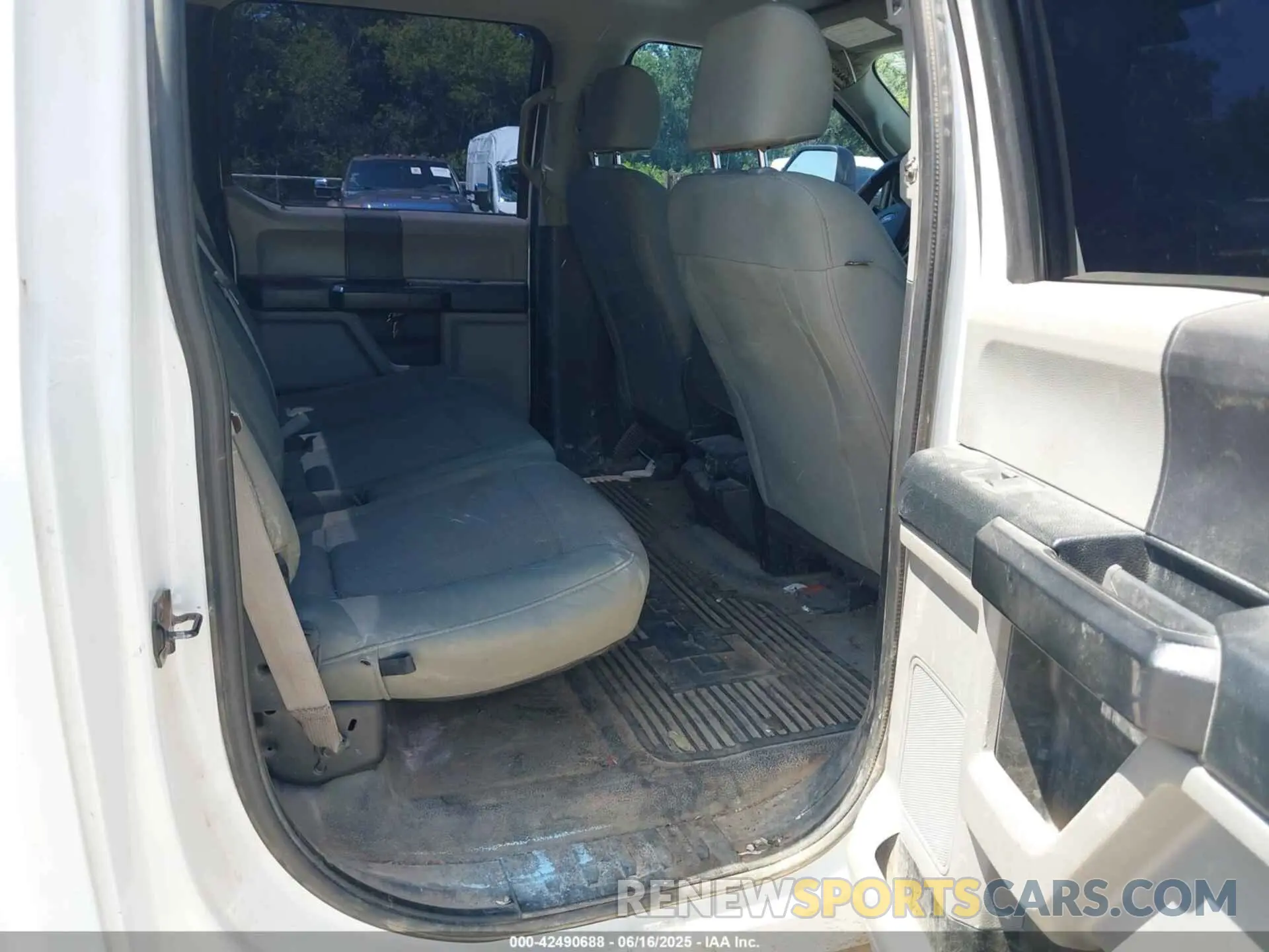8 Photograph of a damaged car 1FT7W2B67KEG72329 FORD F-250 2019