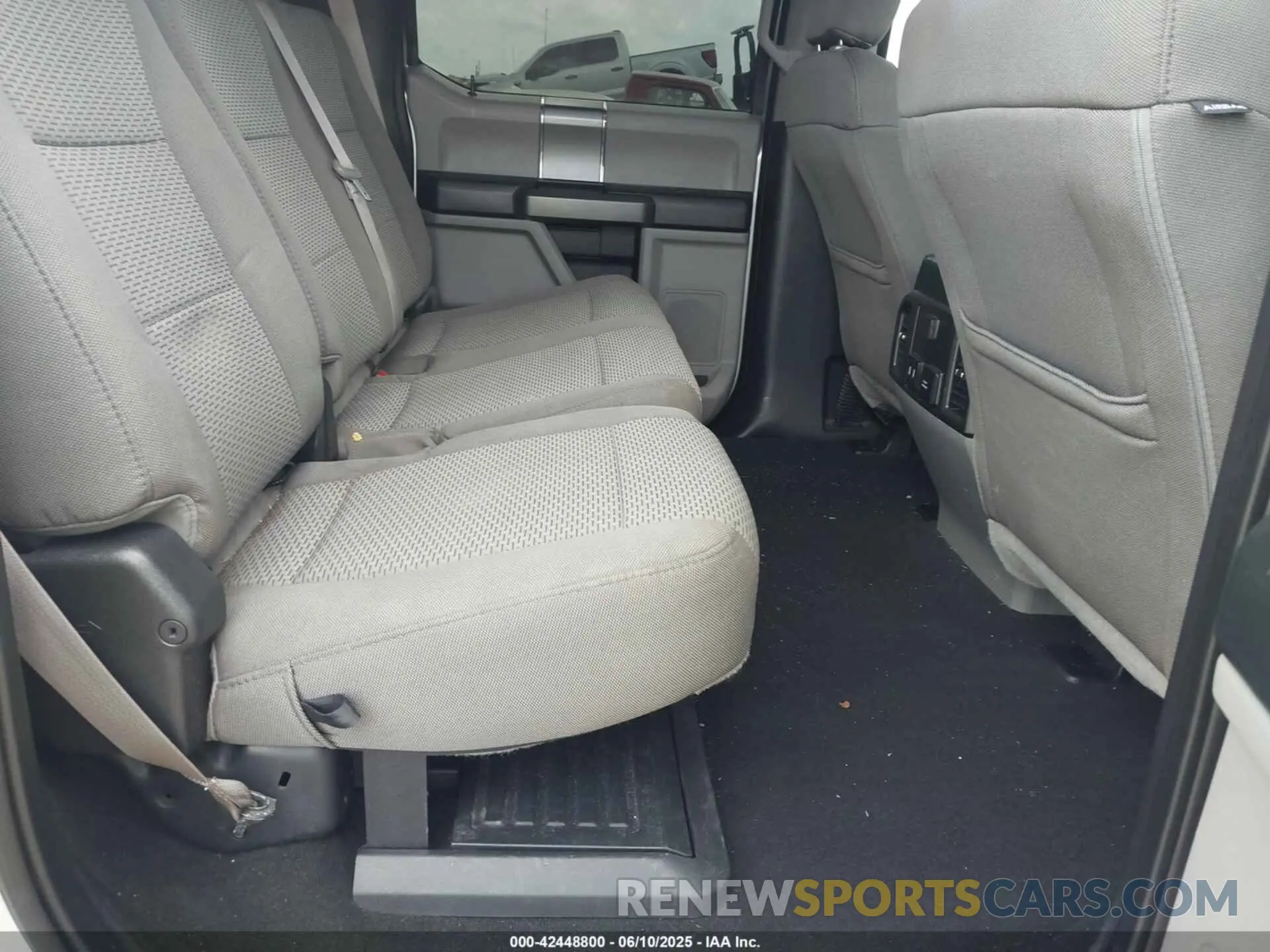 8 Photograph of a damaged car 1FT7W2BT0KEF68884 FORD F-250 2019