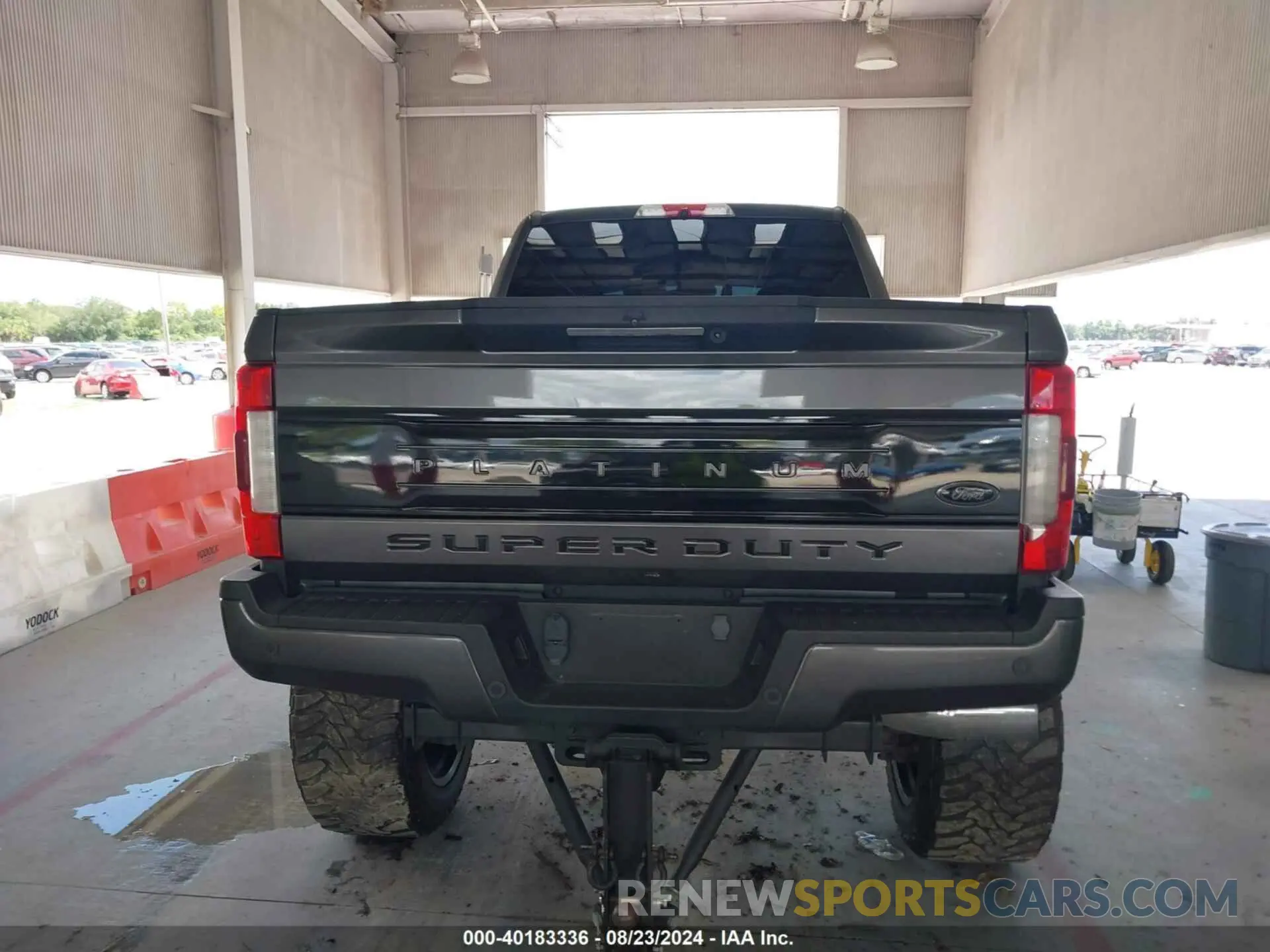 17 Photograph of a damaged car 1FT7W2BT2KEE12412 FORD F-250 2019