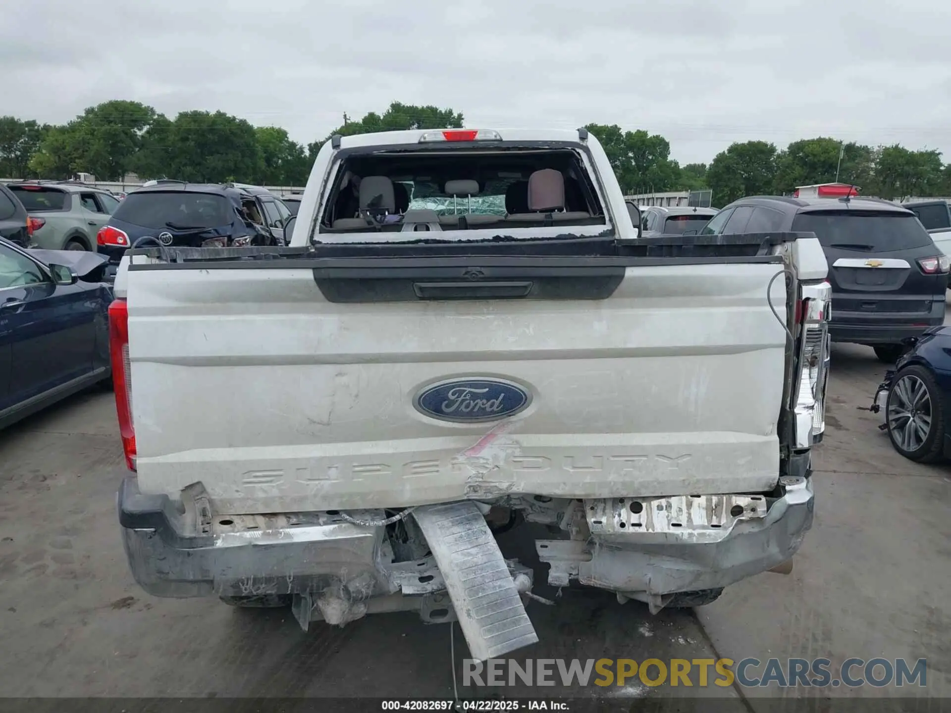 16 Photograph of a damaged car 1FT7W2BT4KEF15878 FORD F-250 2019