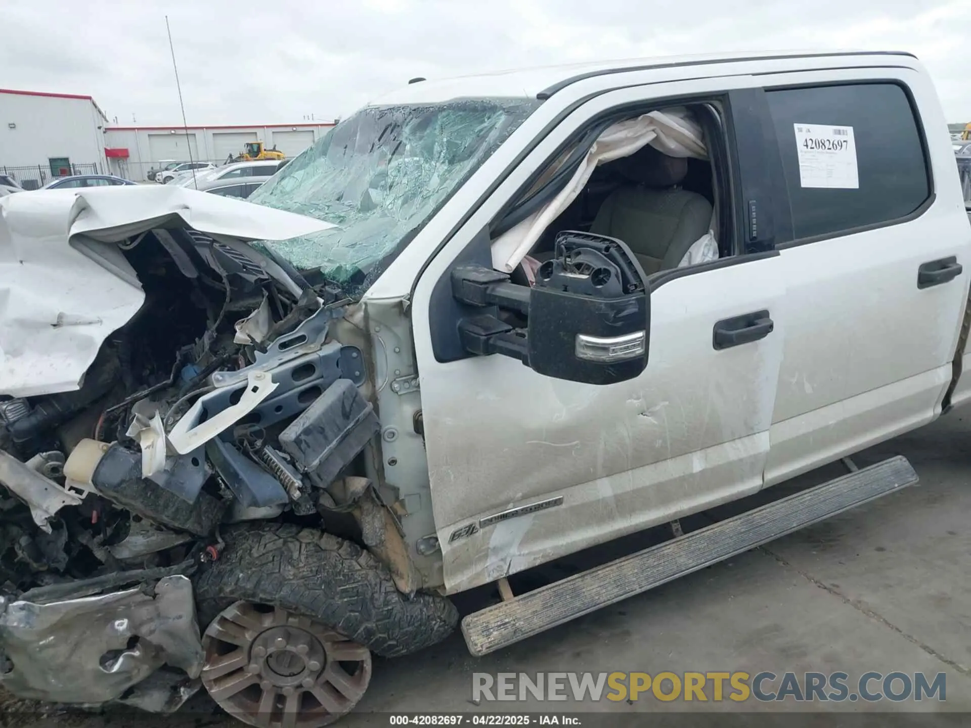18 Photograph of a damaged car 1FT7W2BT4KEF15878 FORD F-250 2019