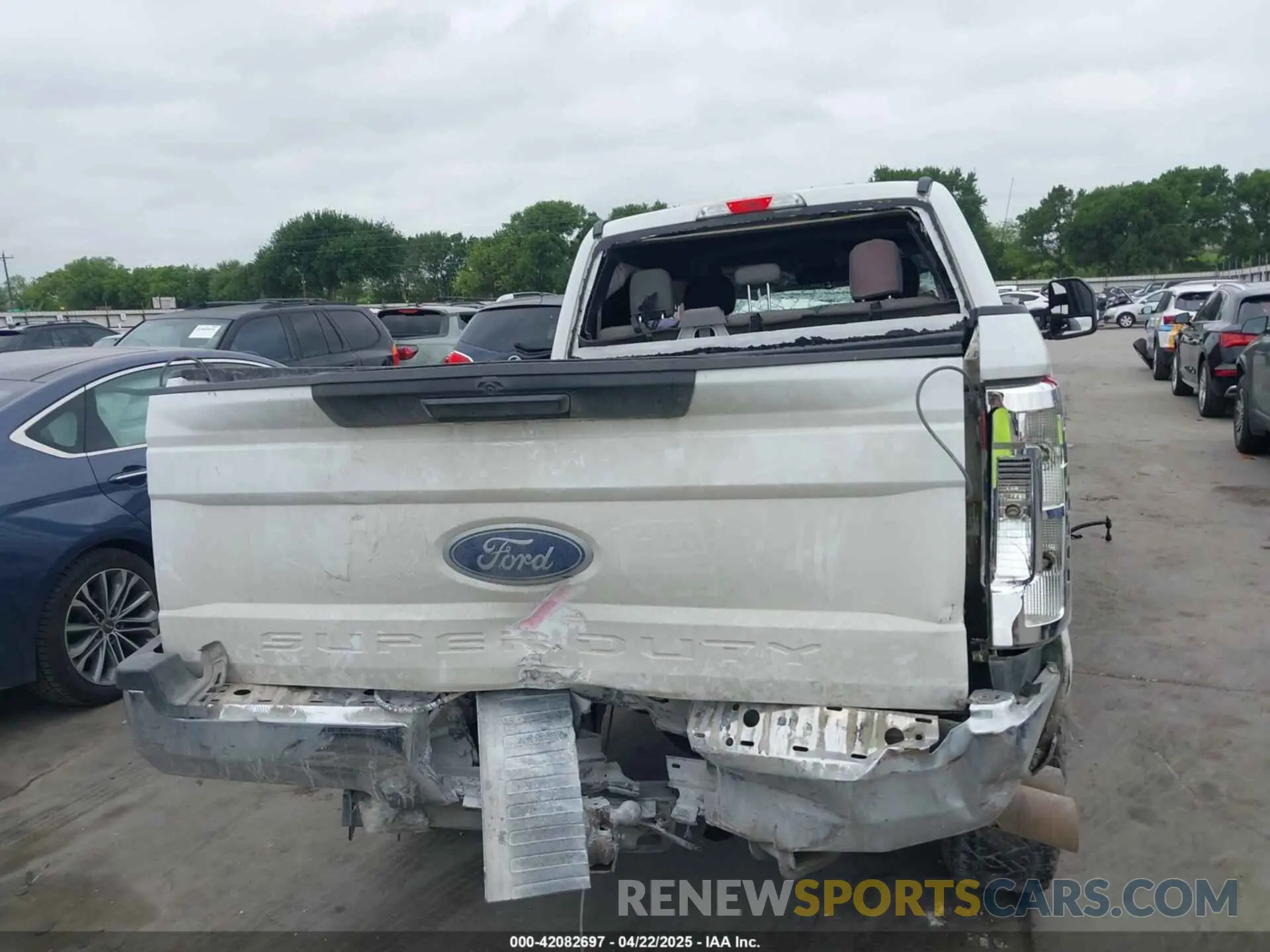 19 Photograph of a damaged car 1FT7W2BT4KEF15878 FORD F-250 2019
