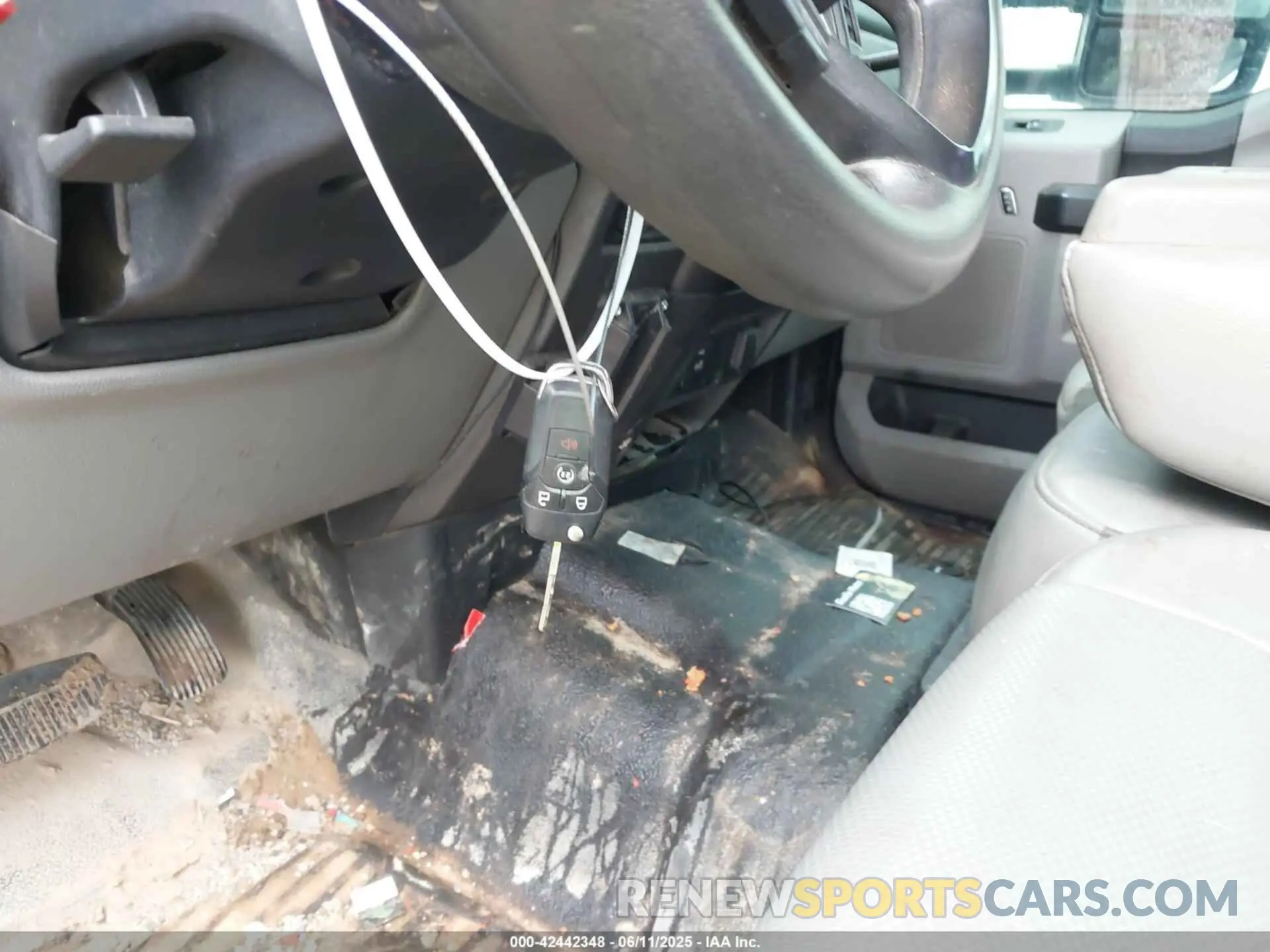 11 Photograph of a damaged car 1FT7W2BT5KEG10868 FORD F-250 2019