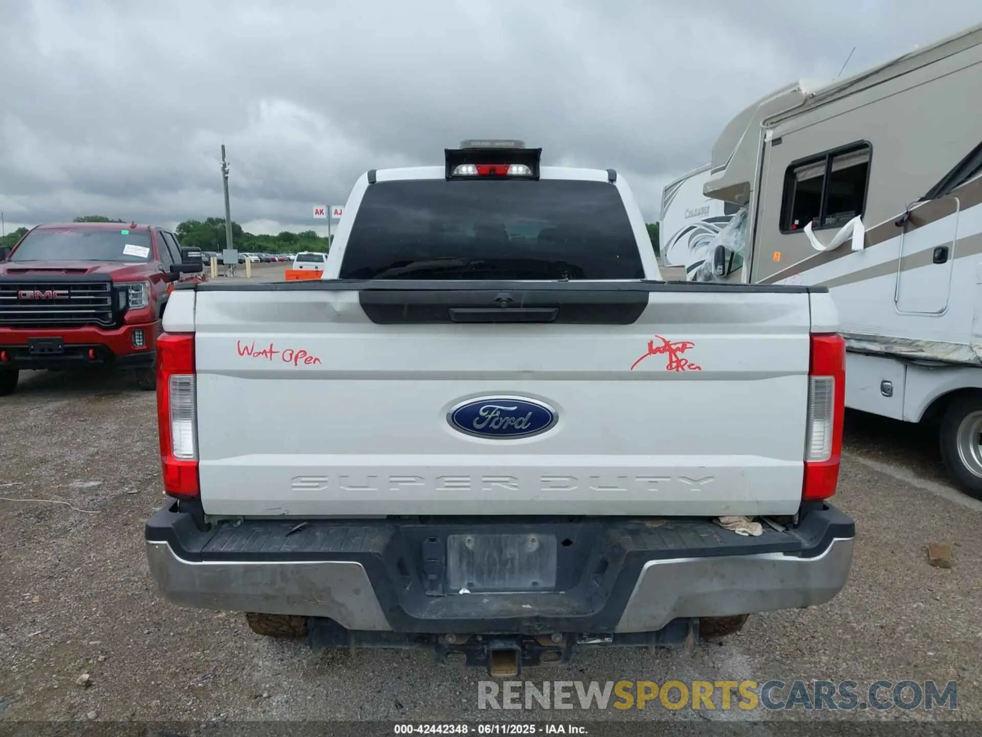 16 Photograph of a damaged car 1FT7W2BT5KEG10868 FORD F-250 2019