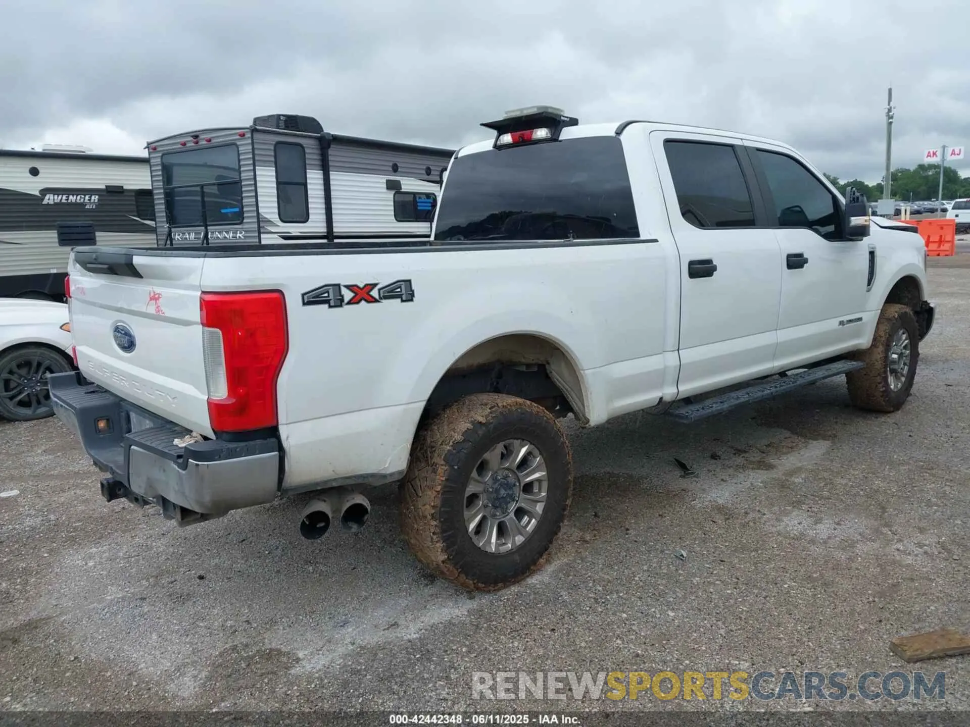 4 Photograph of a damaged car 1FT7W2BT5KEG10868 FORD F-250 2019