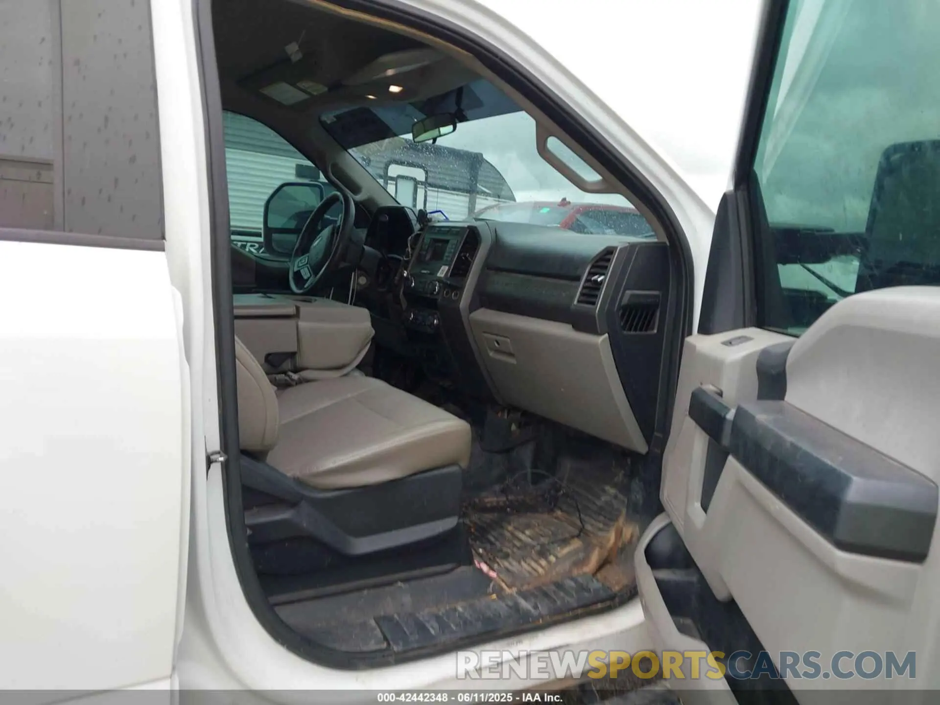 5 Photograph of a damaged car 1FT7W2BT5KEG10868 FORD F-250 2019