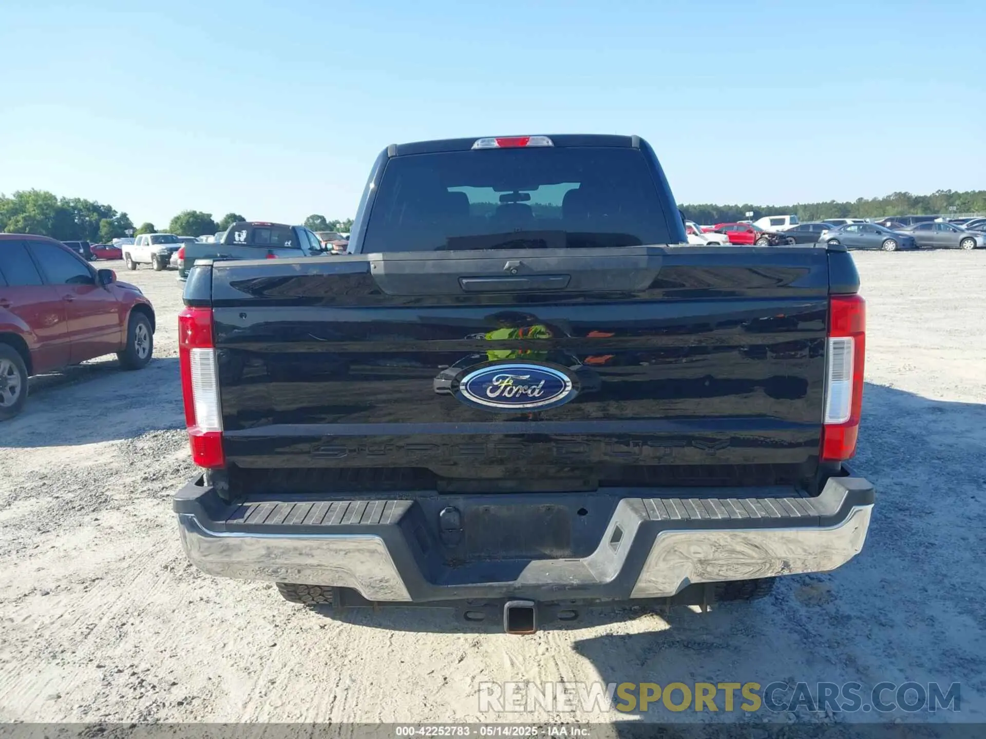 16 Photograph of a damaged car 1FT7W2BT6KEC40305 FORD F-250 2019