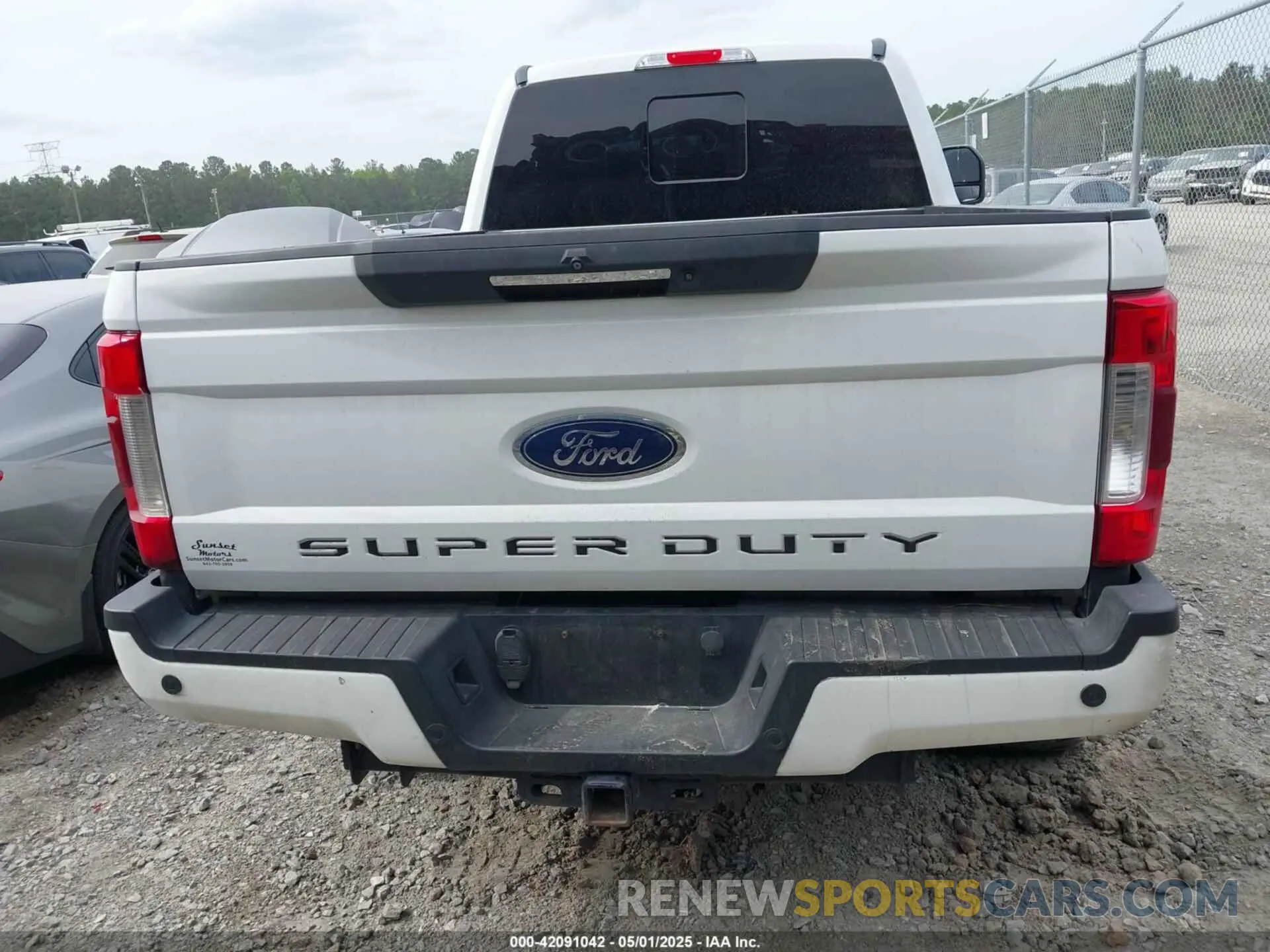 15 Photograph of a damaged car 1FT7W2BT6KEC56780 FORD F-250 2019