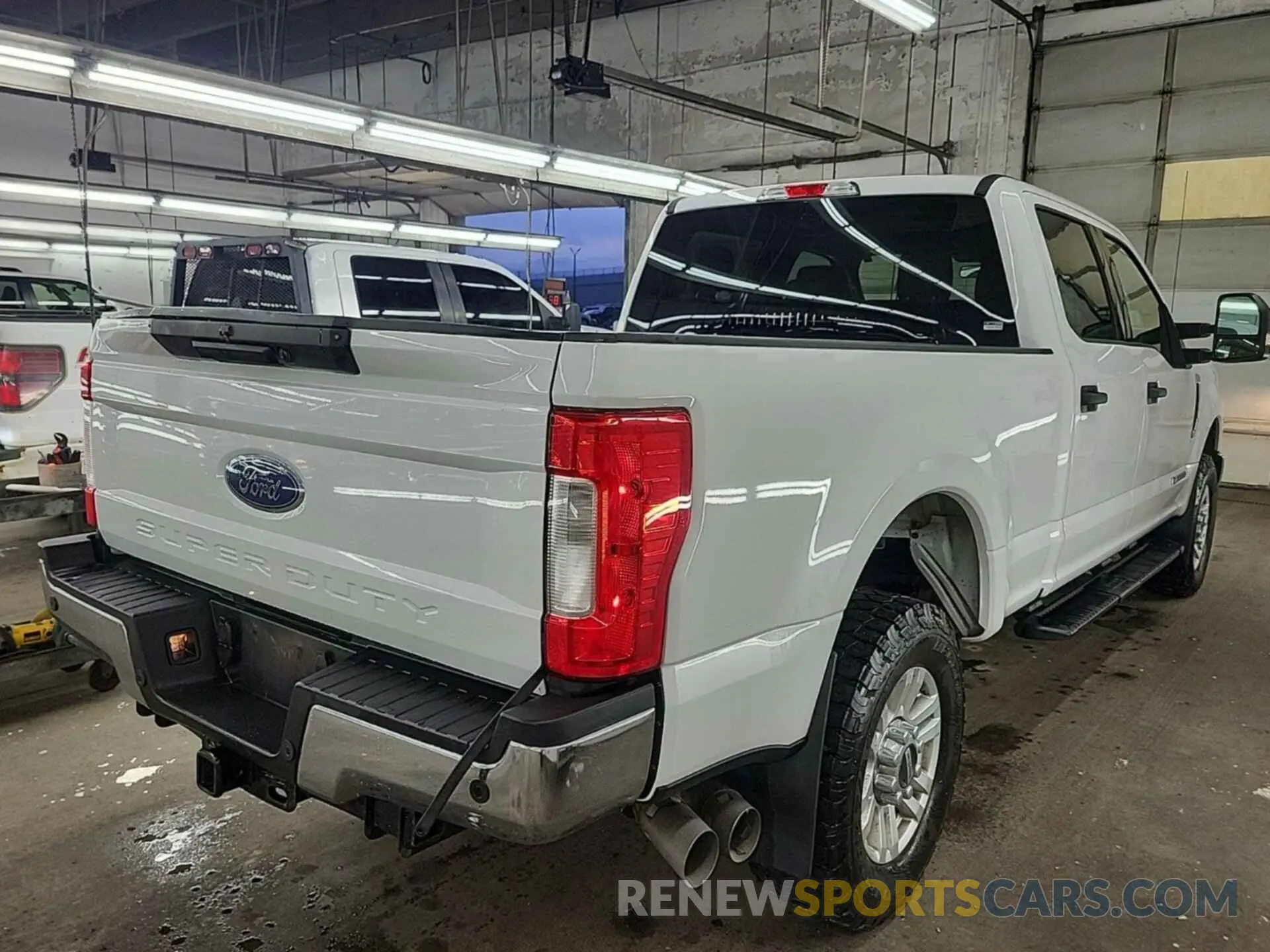 28 Photograph of a damaged car 1FT7W2BT6KED55115 FORD F-250 2019