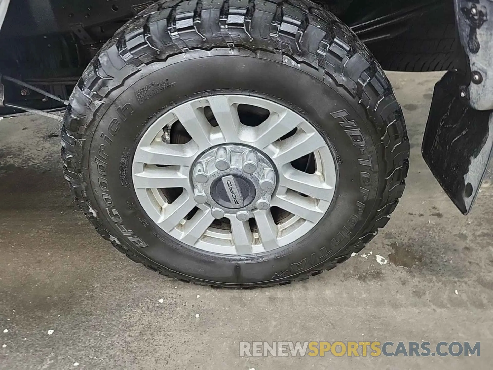 9 Photograph of a damaged car 1FT7W2BT6KED55115 FORD F-250 2019