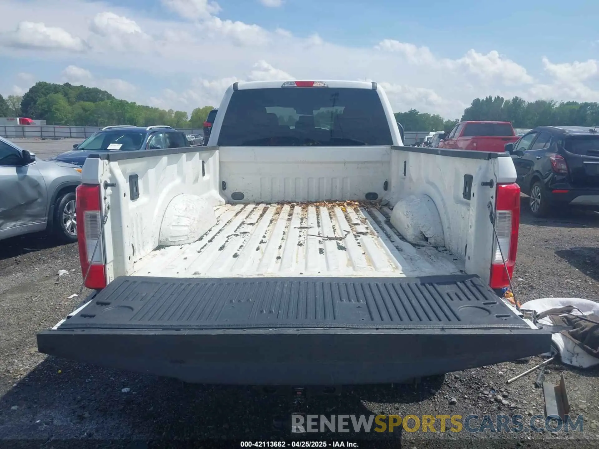 17 Photograph of a damaged car 1FT7W2BT8KED67444 FORD F-250 2019