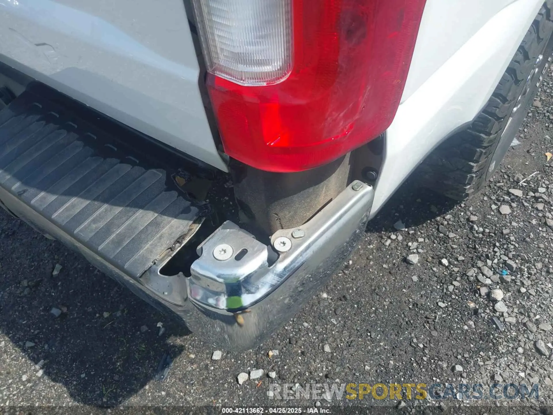 19 Photograph of a damaged car 1FT7W2BT8KED67444 FORD F-250 2019