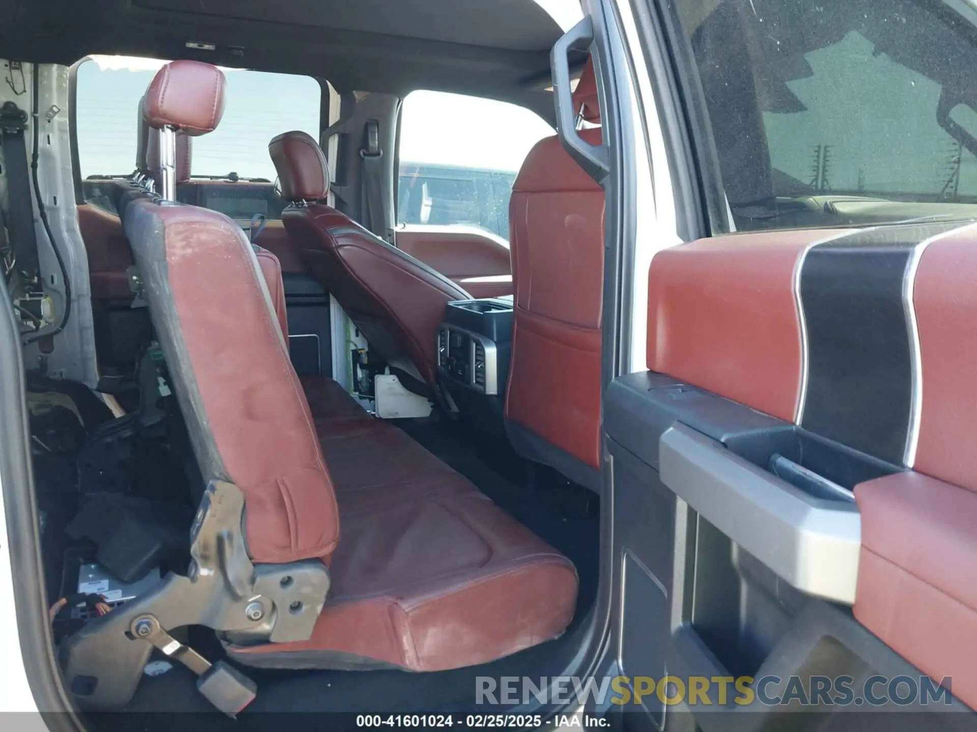 8 Photograph of a damaged car 1FT7W2BT8KEG16454 FORD F-250 2019