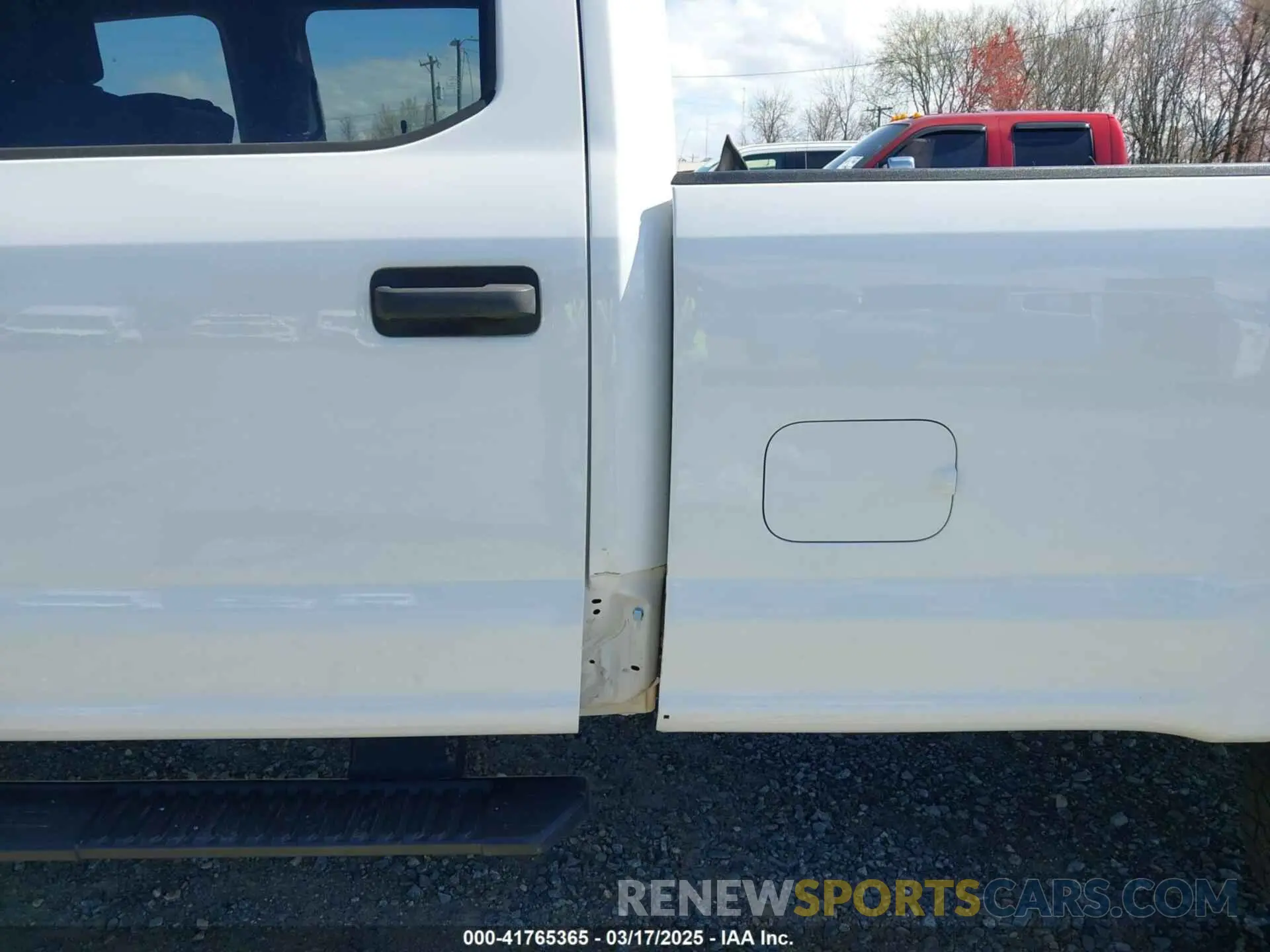 18 Photograph of a damaged car 1FT7W2BT8KEG47610 FORD F-250 2019