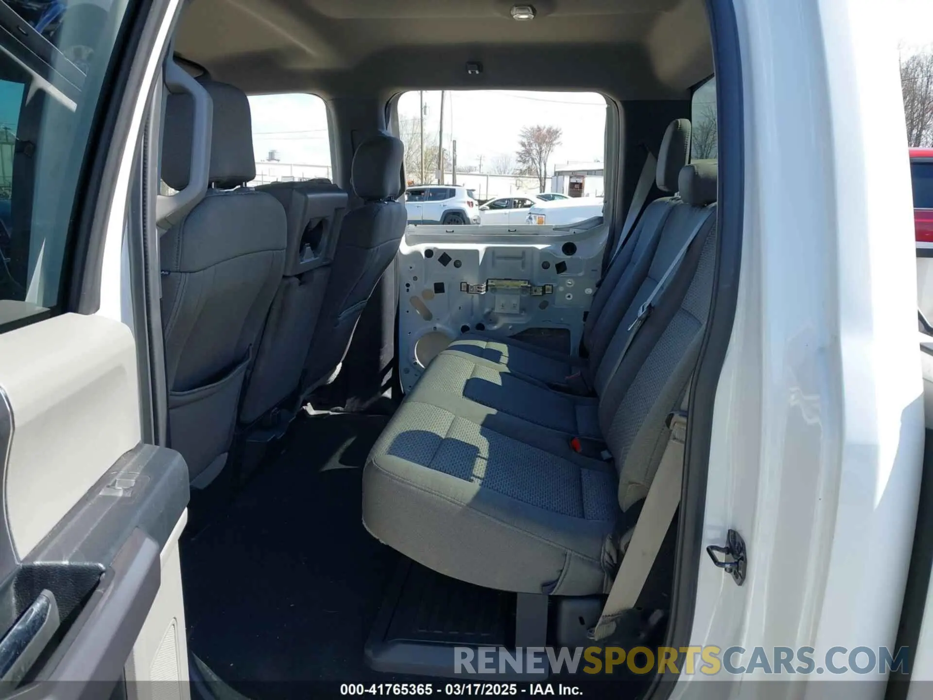 8 Photograph of a damaged car 1FT7W2BT8KEG47610 FORD F-250 2019