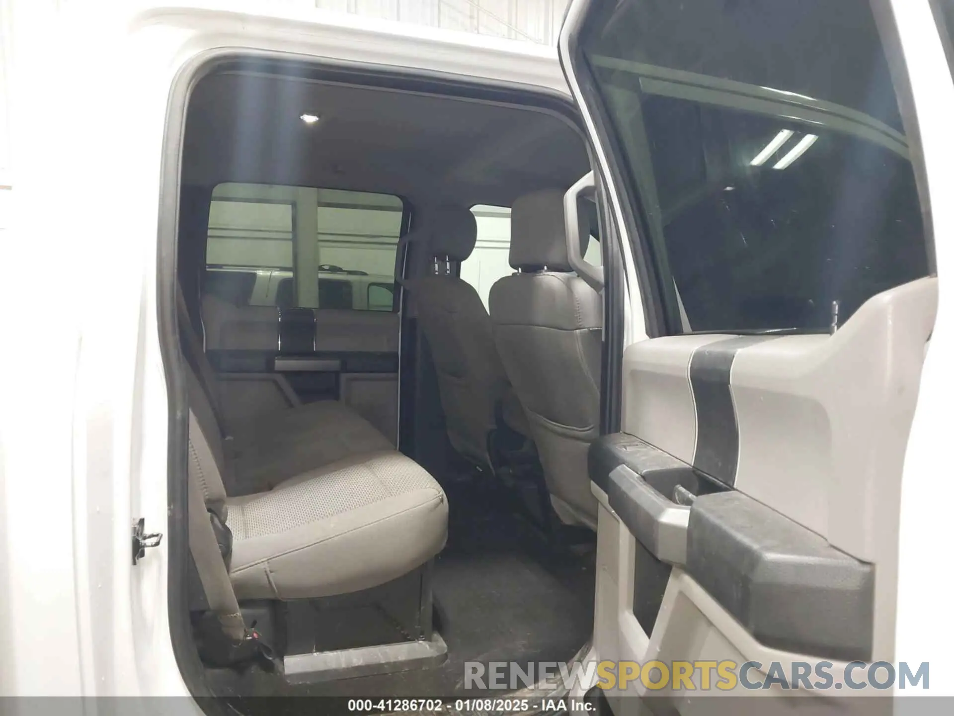8 Photograph of a damaged car 1FT7W2BTXKEE56187 FORD F-250 2019