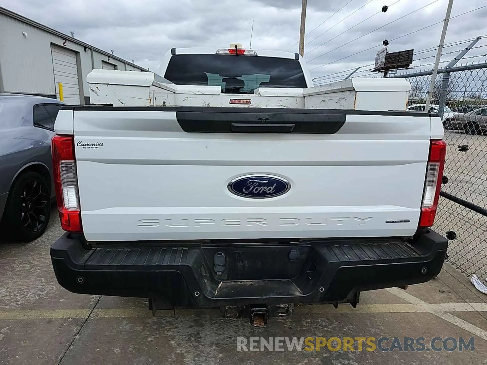 33 Photograph of a damaged car 1FT7X2B65KEF23074 FORD F-250 2019