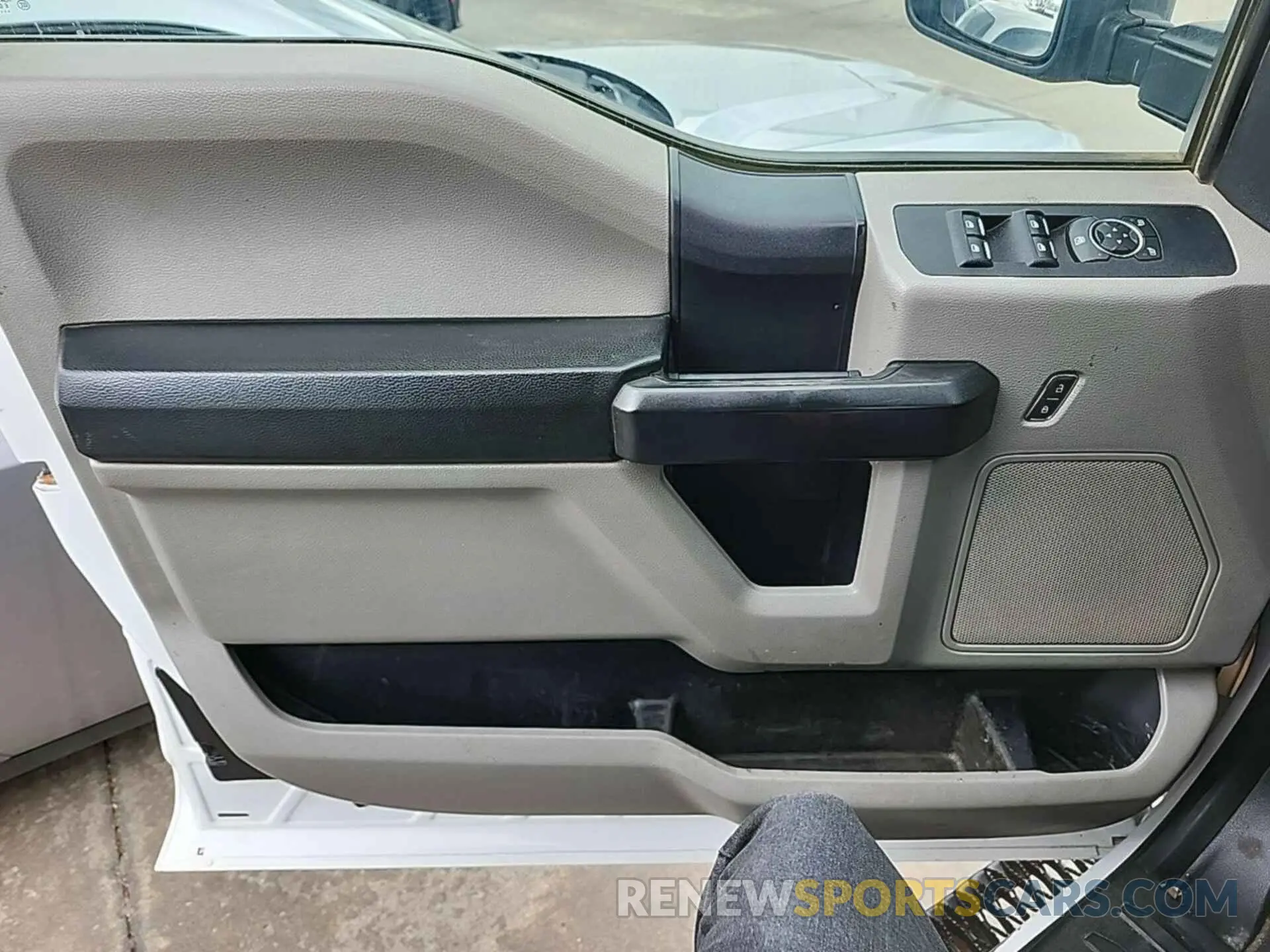8 Photograph of a damaged car 1FT7X2B65KEF23074 FORD F-250 2019
