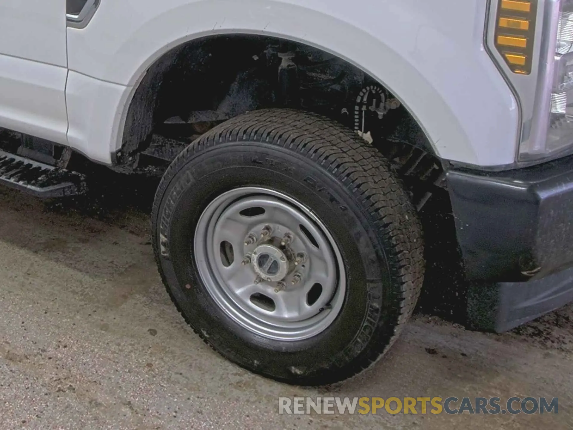 16 Photograph of a damaged car 1FT7X2B69KEC33338 FORD F-250 2019