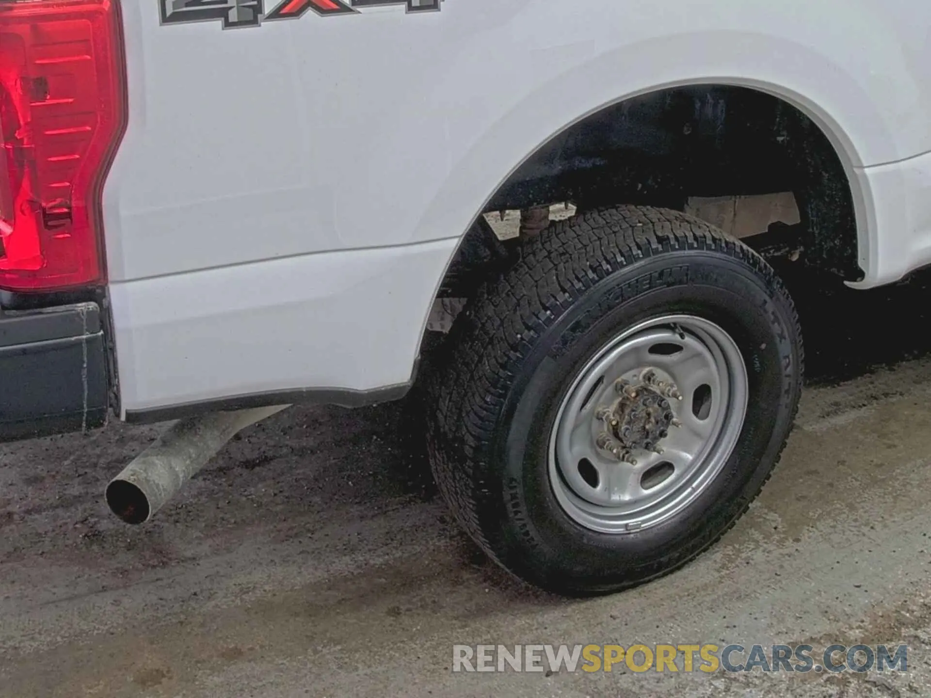 21 Photograph of a damaged car 1FT7X2B69KEC33338 FORD F-250 2019