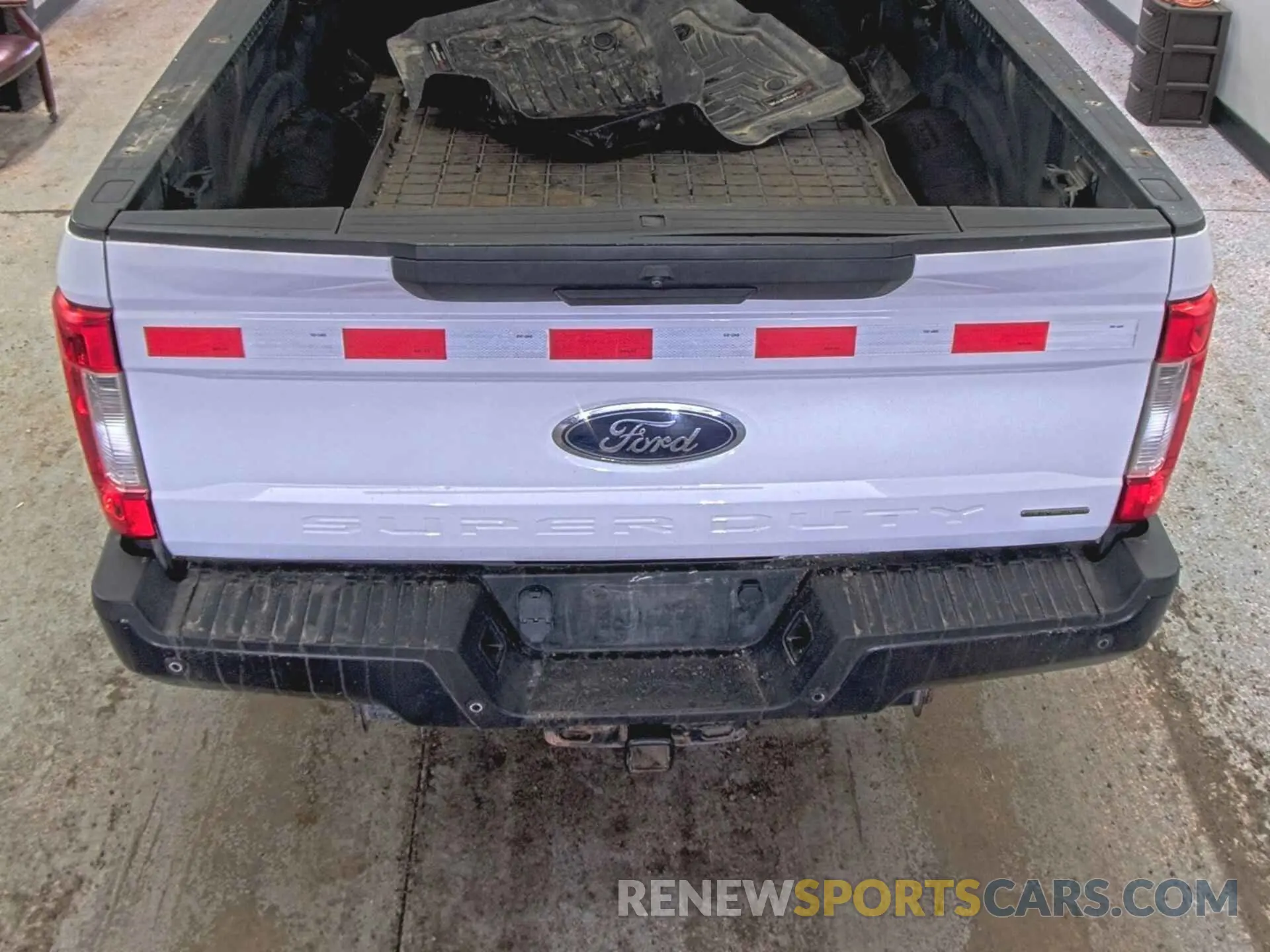 25 Photograph of a damaged car 1FT7X2B69KEC33338 FORD F-250 2019