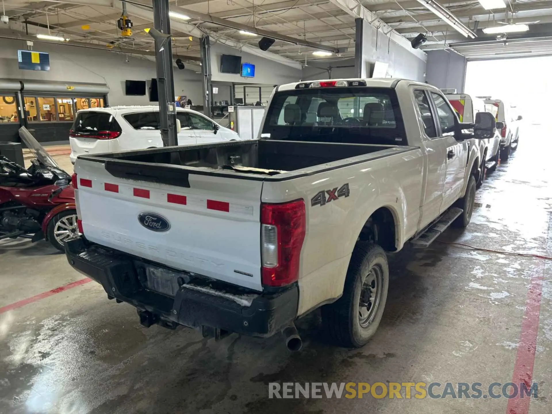 28 Photograph of a damaged car 1FT7X2B69KEC33338 FORD F-250 2019
