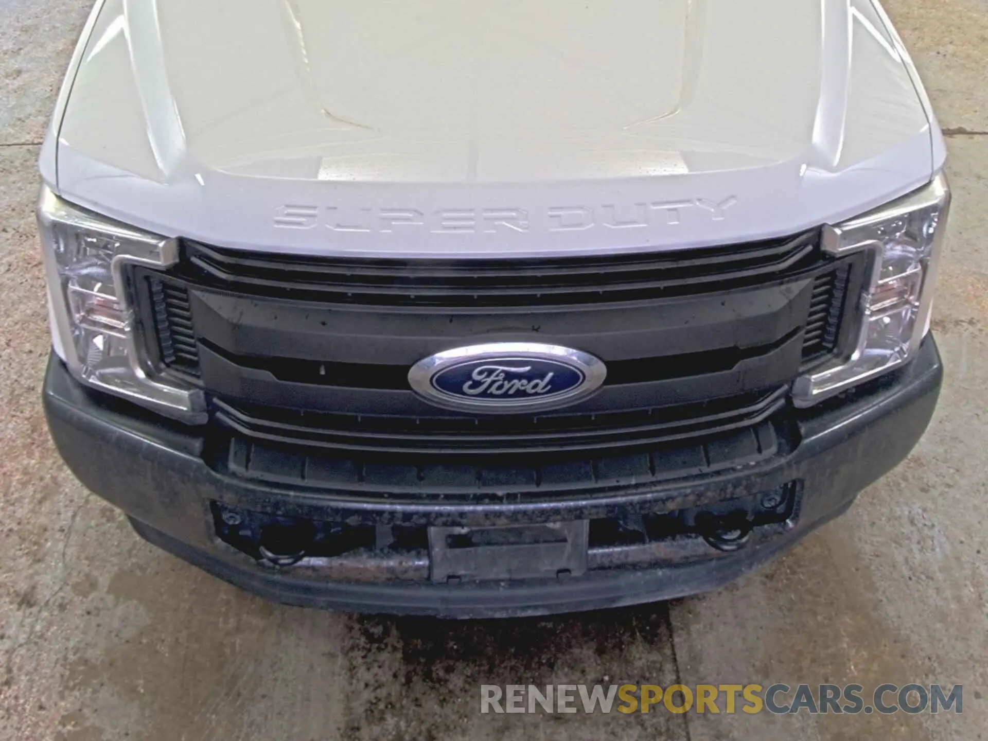 34 Photograph of a damaged car 1FT7X2B69KEC33338 FORD F-250 2019