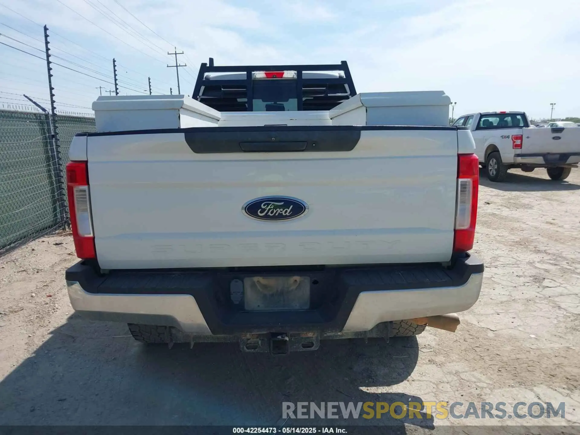 16 Photograph of a damaged car 1FT7X2BT5KEF76850 FORD F-250 2019