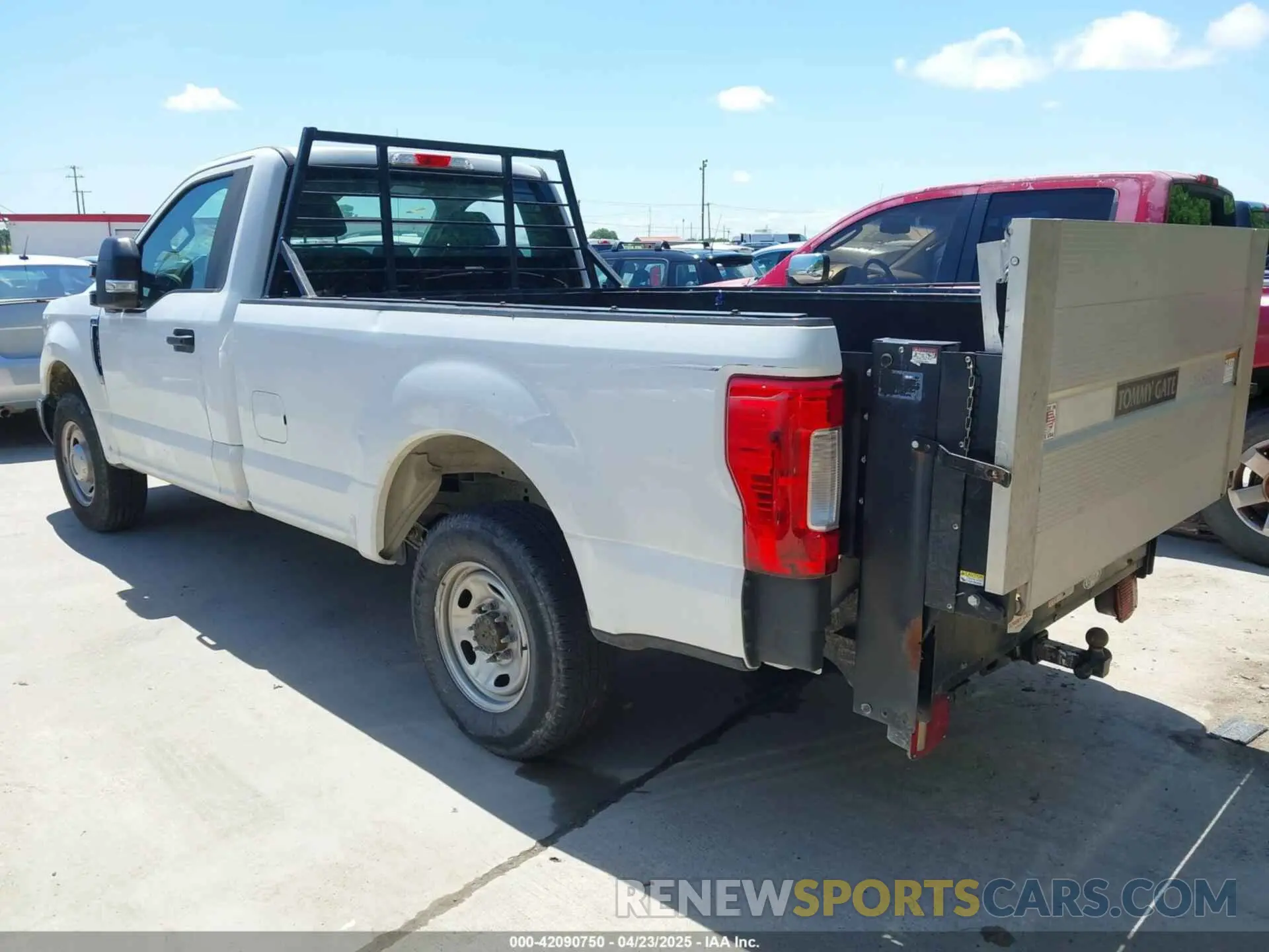 3 Фотография поврежденного автомобиля 1FTBF2A64KED15573 FORD F-250 2019