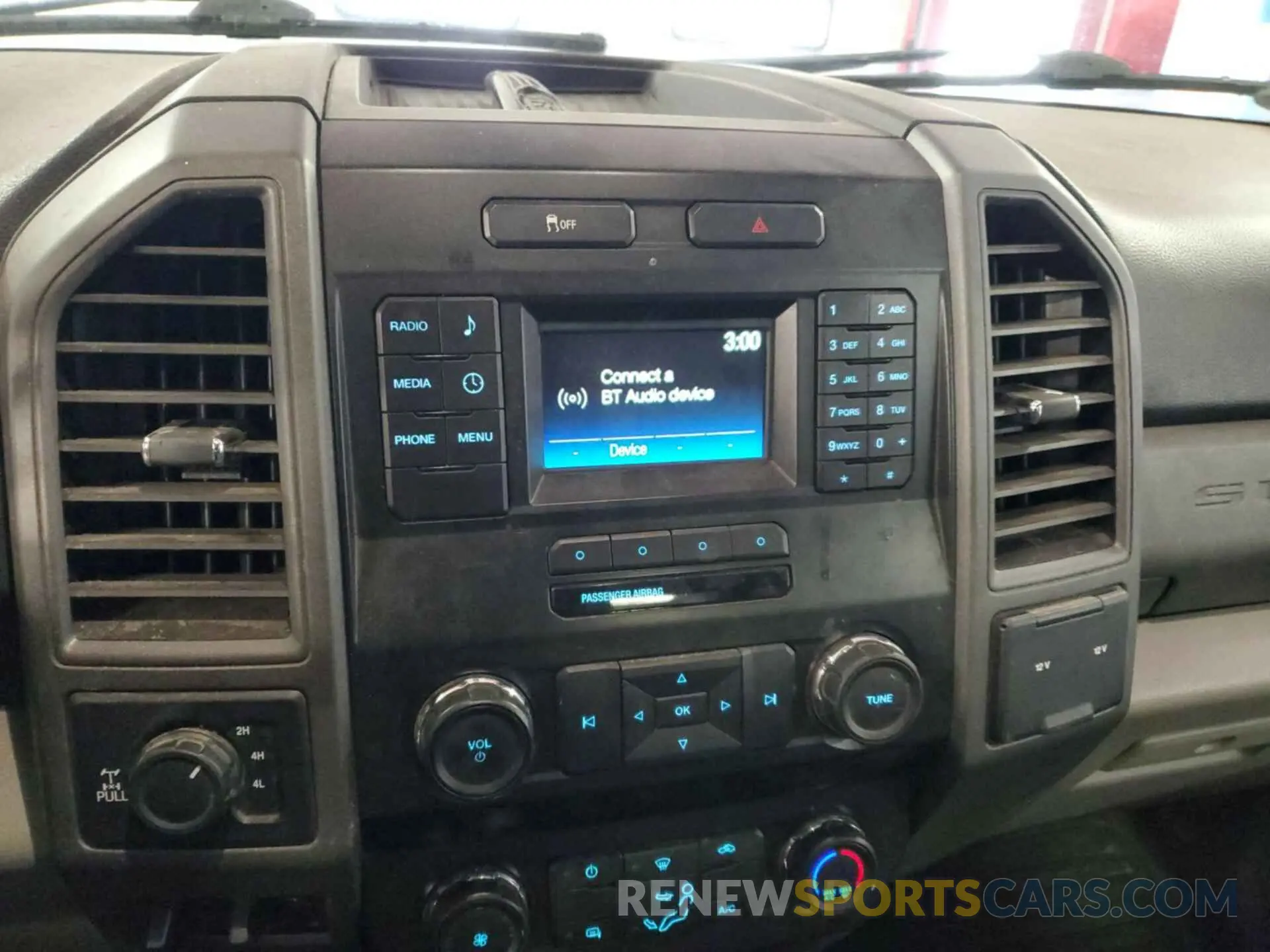 19 Photograph of a damaged car 1FTBF2B69KEF61551 FORD F-250 2019