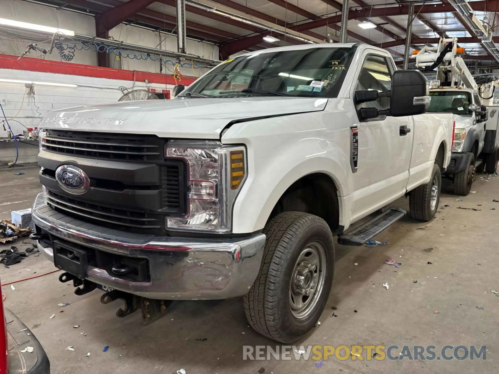 29 Photograph of a damaged car 1FTBF2B69KEF61551 FORD F-250 2019