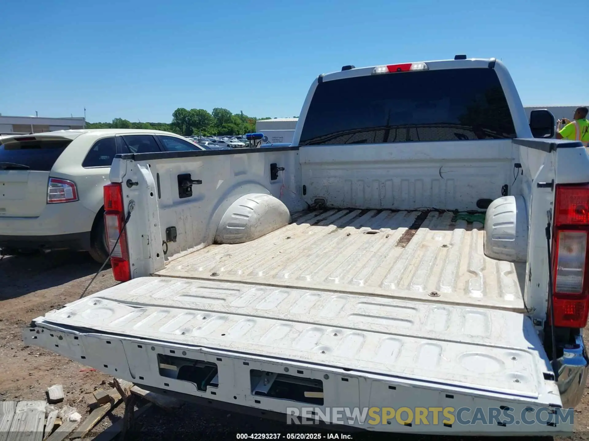 17 Photograph of a damaged car 1FT7W2BT5LEE18853 FORD F-250 2020