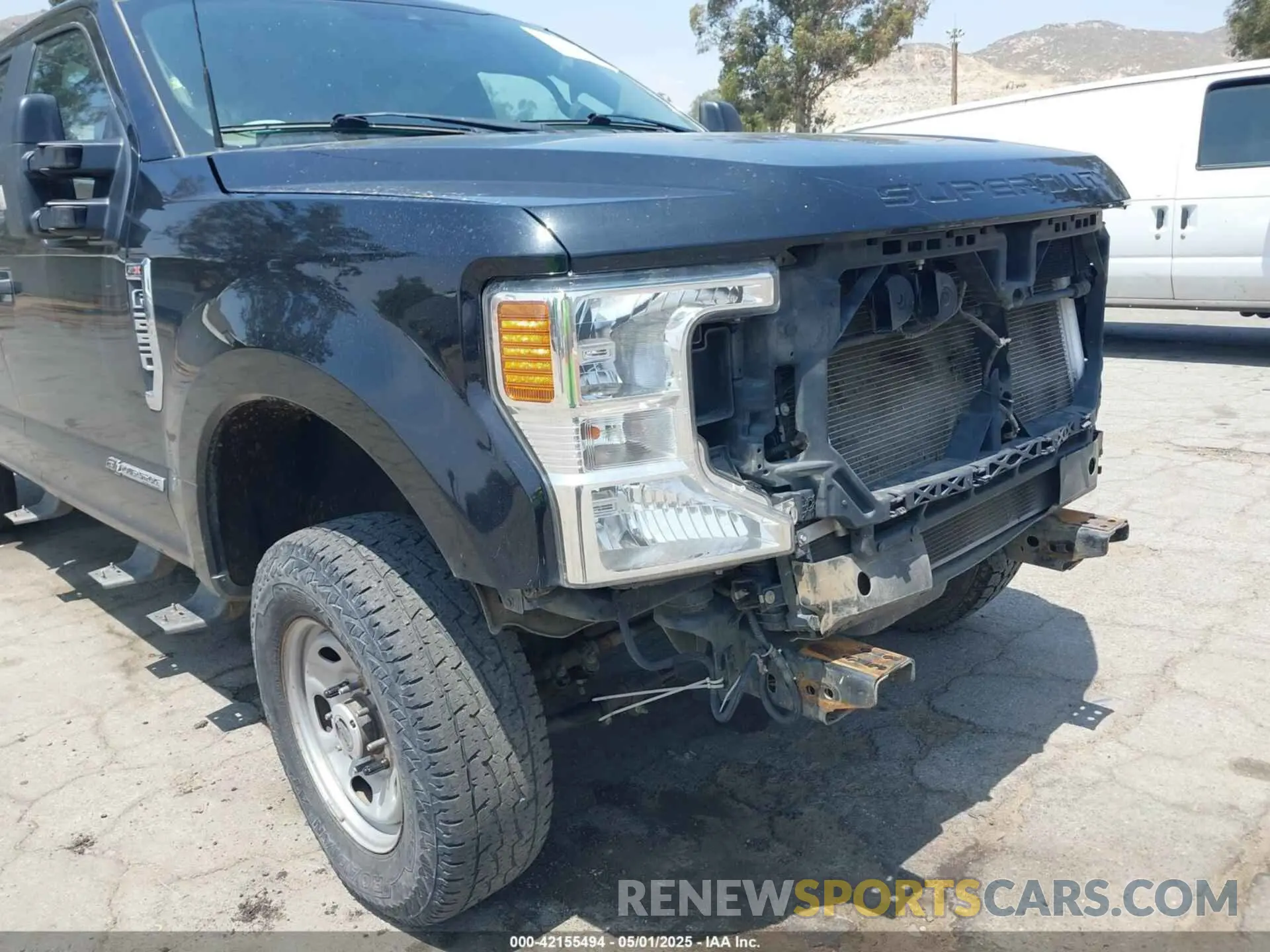 19 Photograph of a damaged car 1FT7W2BTXLEE69524 FORD F-250 2020