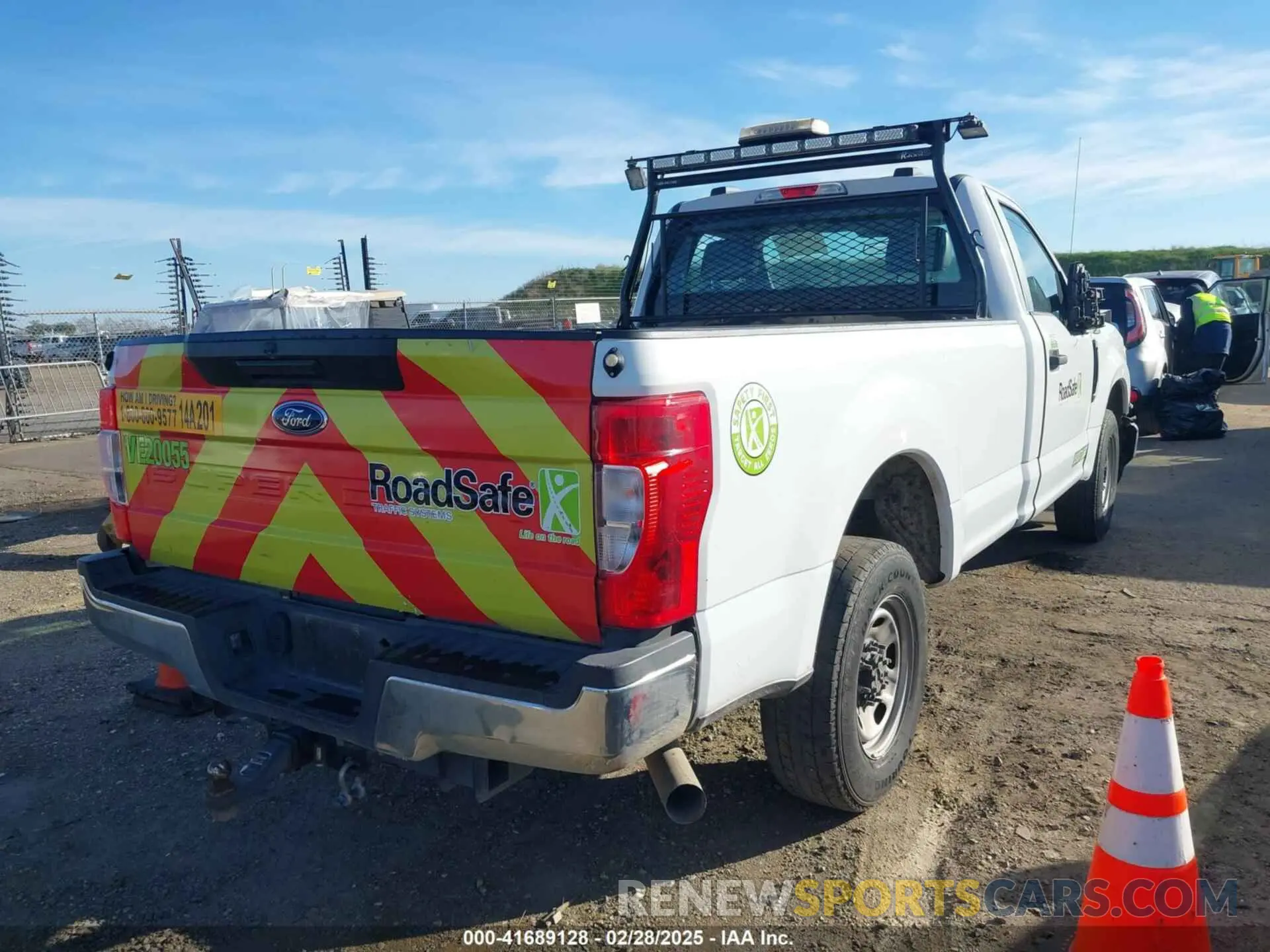 4 Photograph of a damaged car 1FTBF2A6XLED17362 FORD F-250 2020
