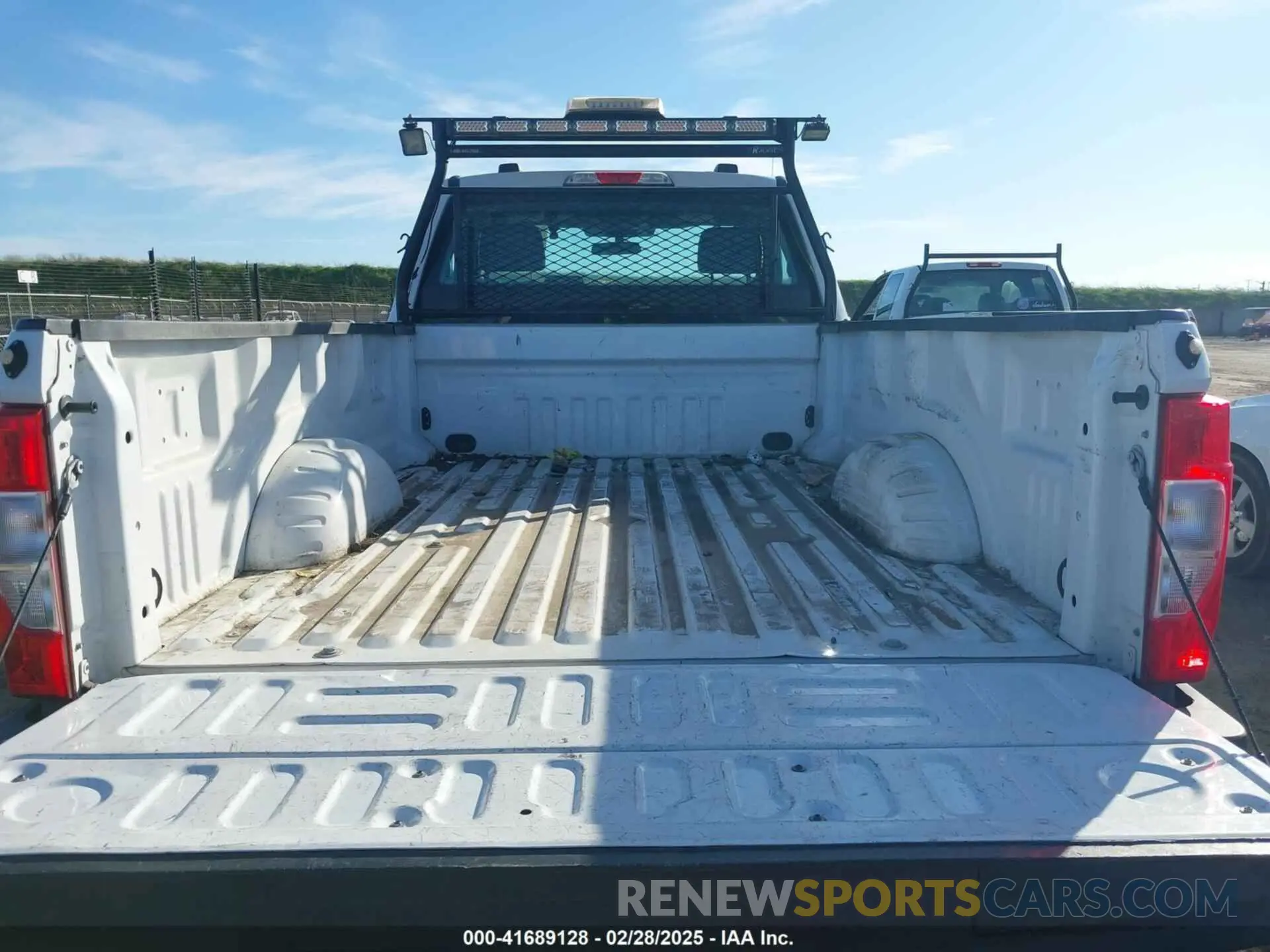 8 Photograph of a damaged car 1FTBF2A6XLED17362 FORD F-250 2020